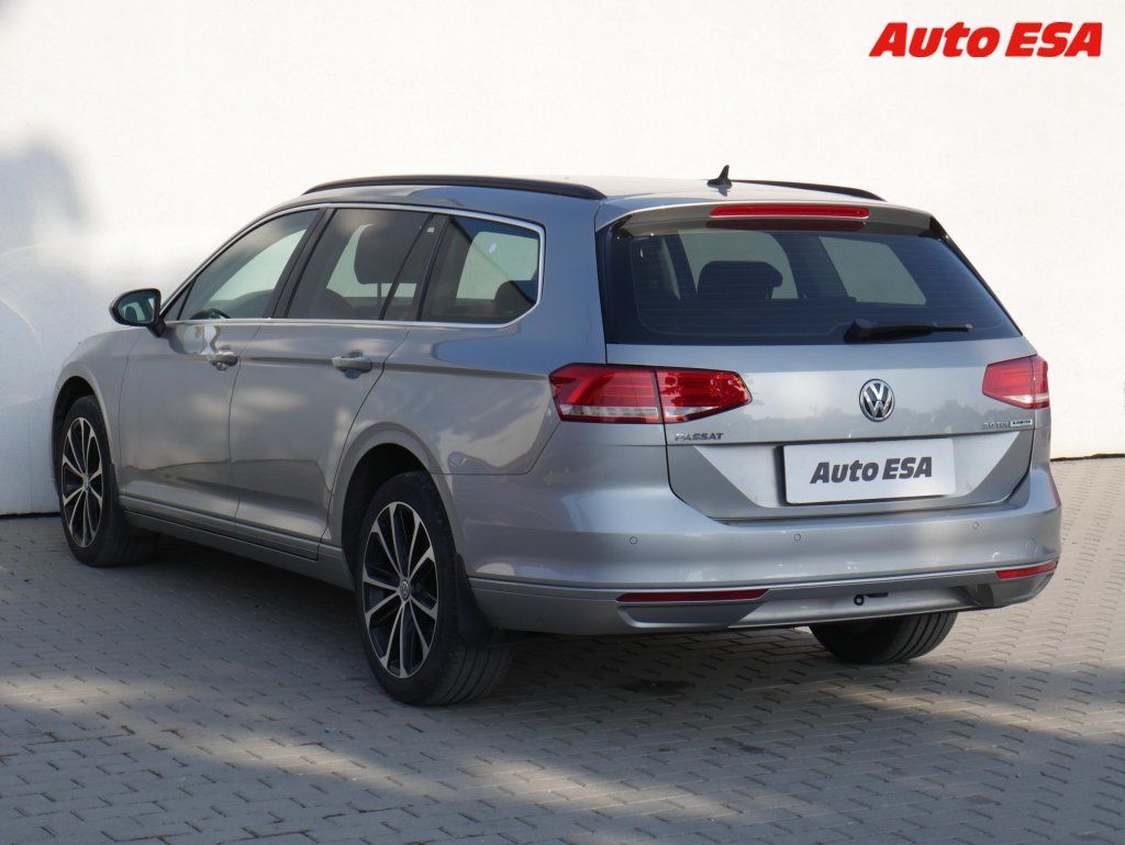 Volkswagen Passat, 2.0 TDi,1.maj,DSG,navi - fotka 6