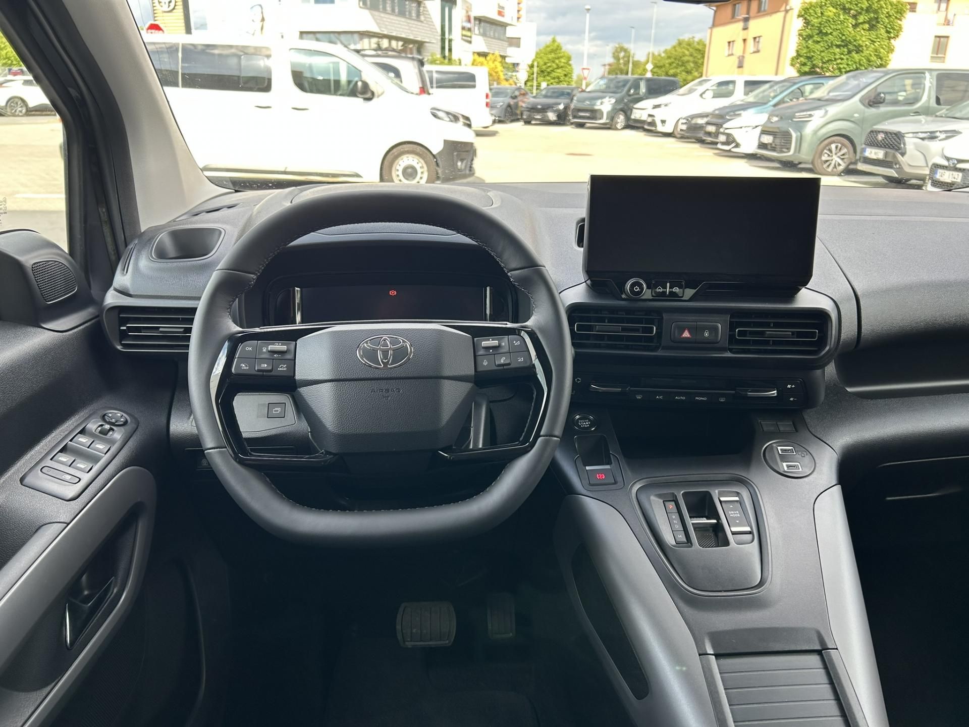 Toyota Proace City Verso, LONG VIP 1,5D 130k AT 7 MÍST - fotka 5