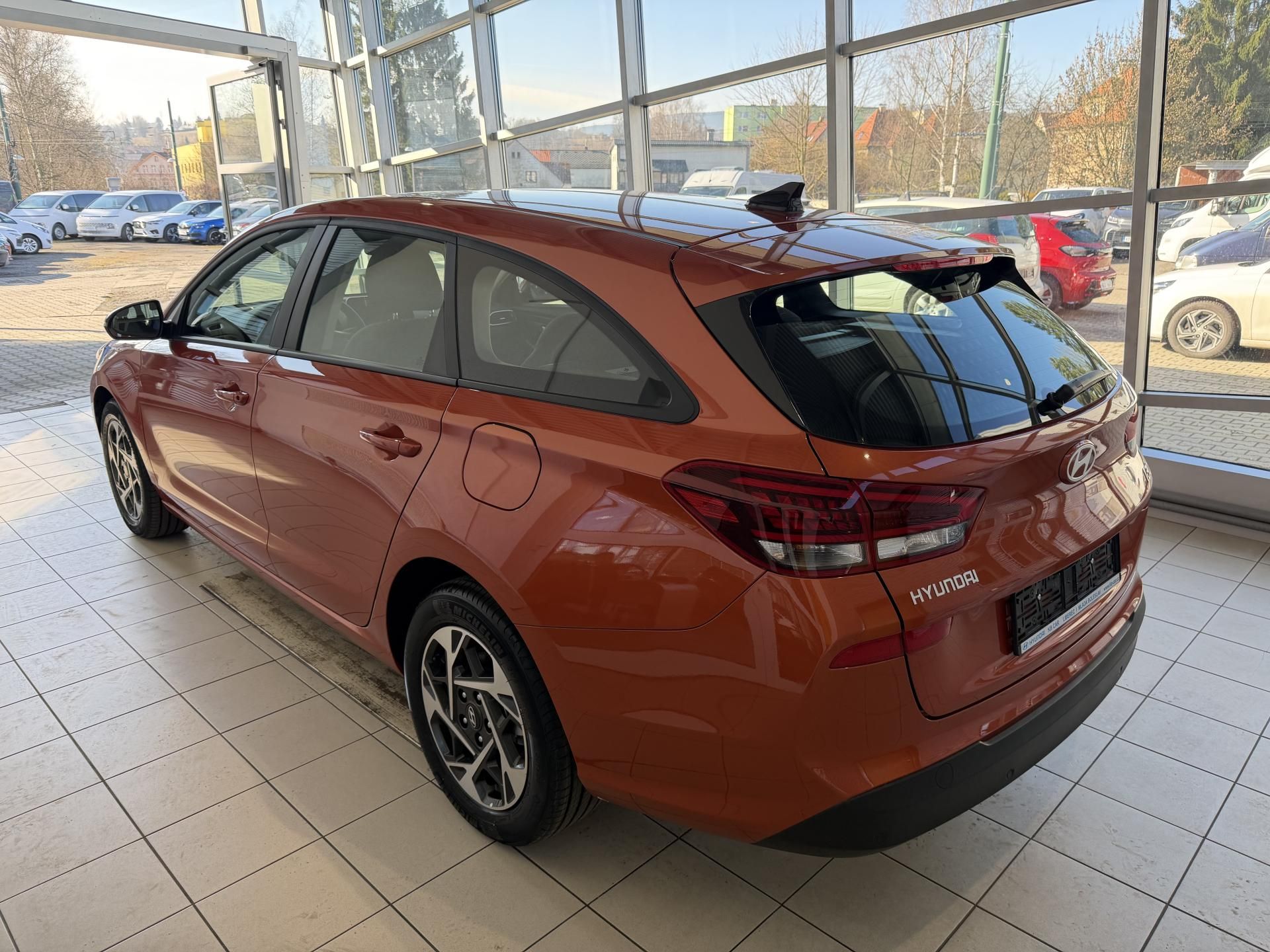Hyundai i30, 1.0T-GDi 74kW Comfort AT - fotka 2