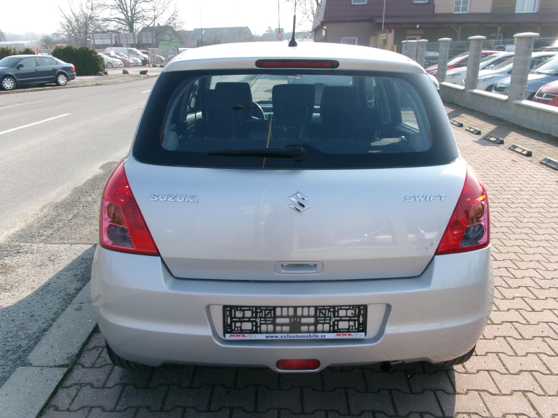 Suzuki Swift, 1,3i GL 4WD KLIMA VÝHŘEV - fotka 5