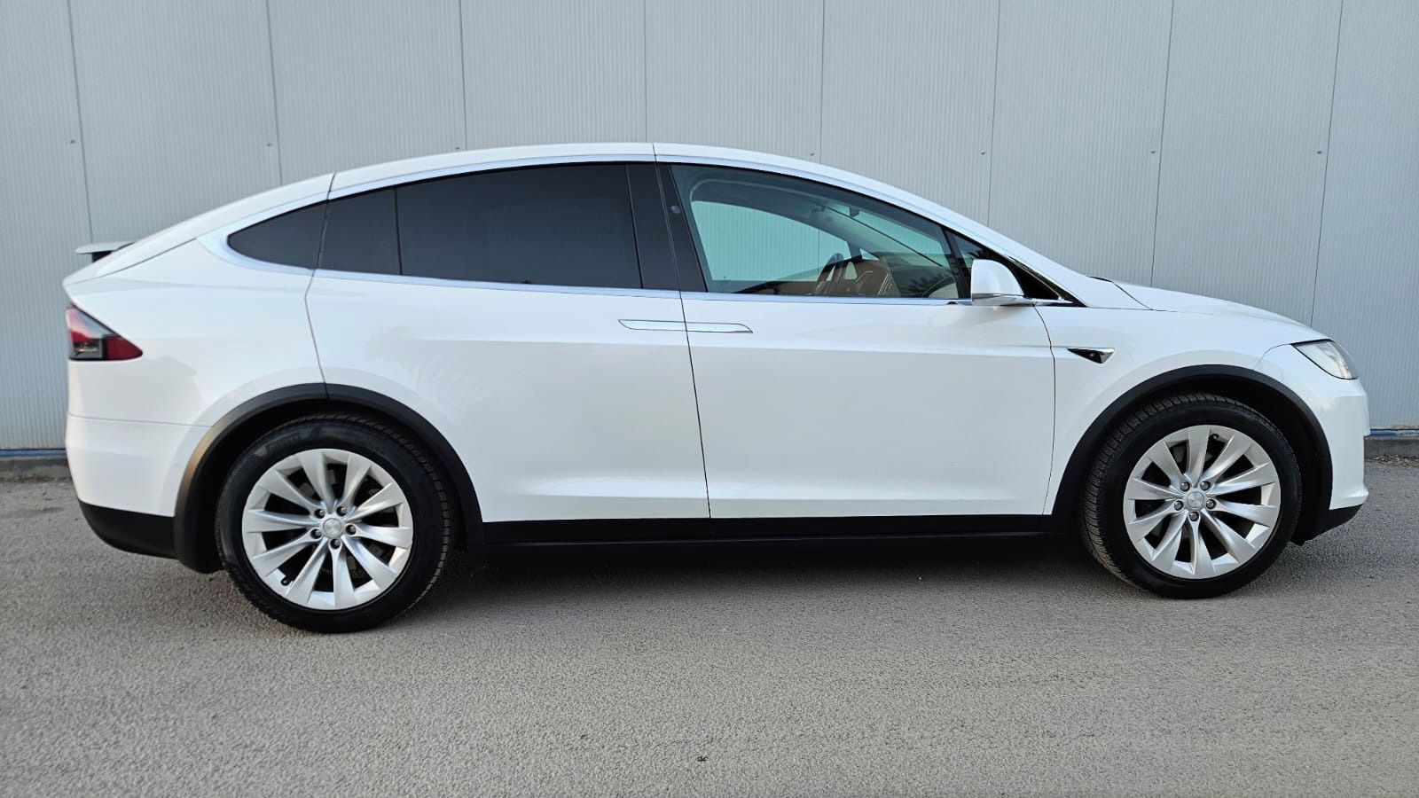 Tesla Model X, NABÍJENÍ ZDARMA  !!! - fotka 6