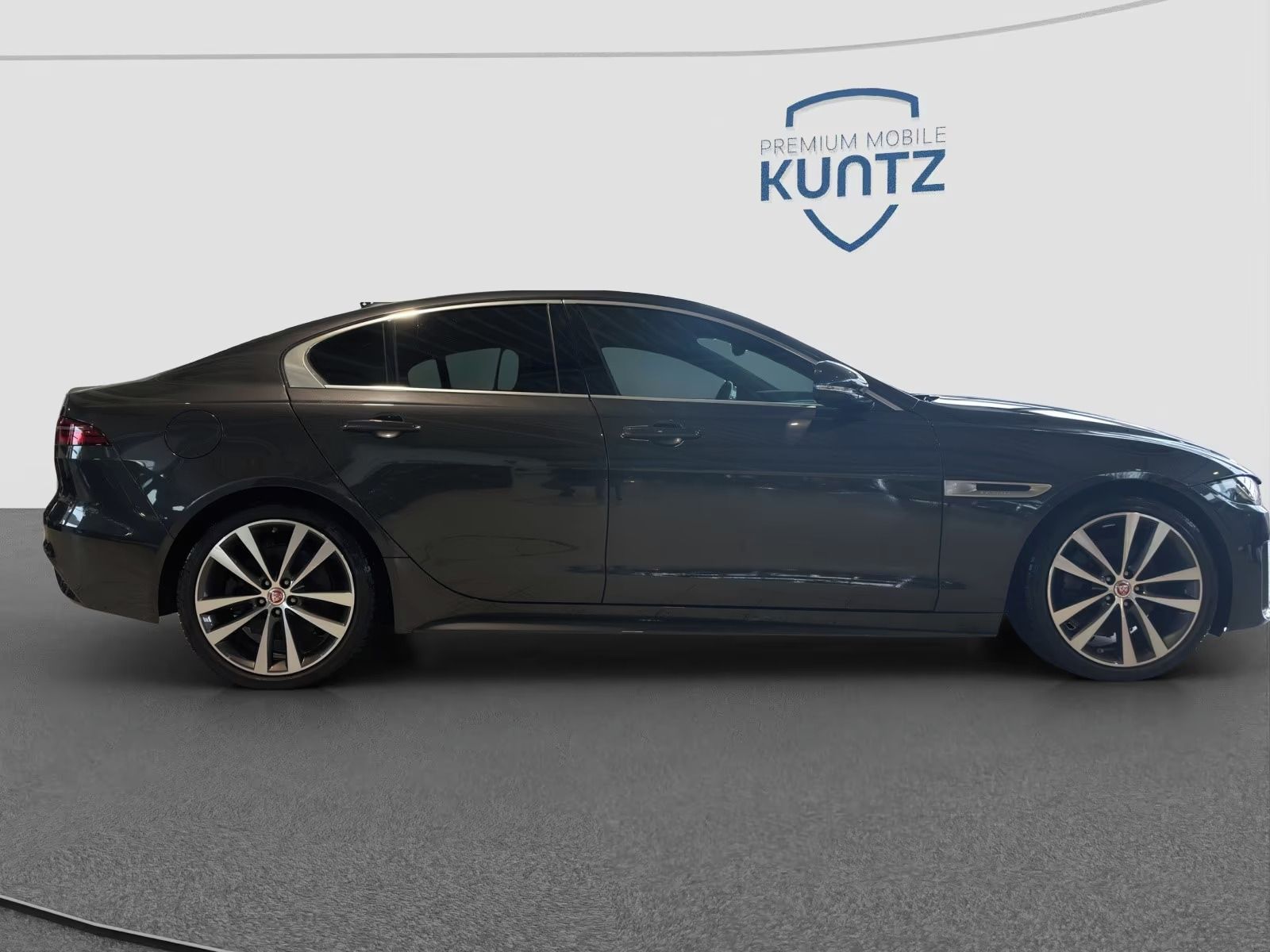 Jaguar XE, D200 RWD R-Dynamic S Winter - fotka 6