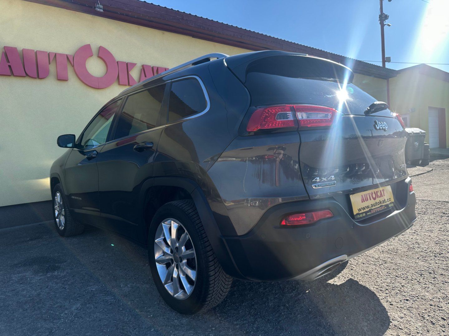 Jeep Cherokee, 2.2 CRD 4x4/147kW/Automat/1MAJ - fotka 5