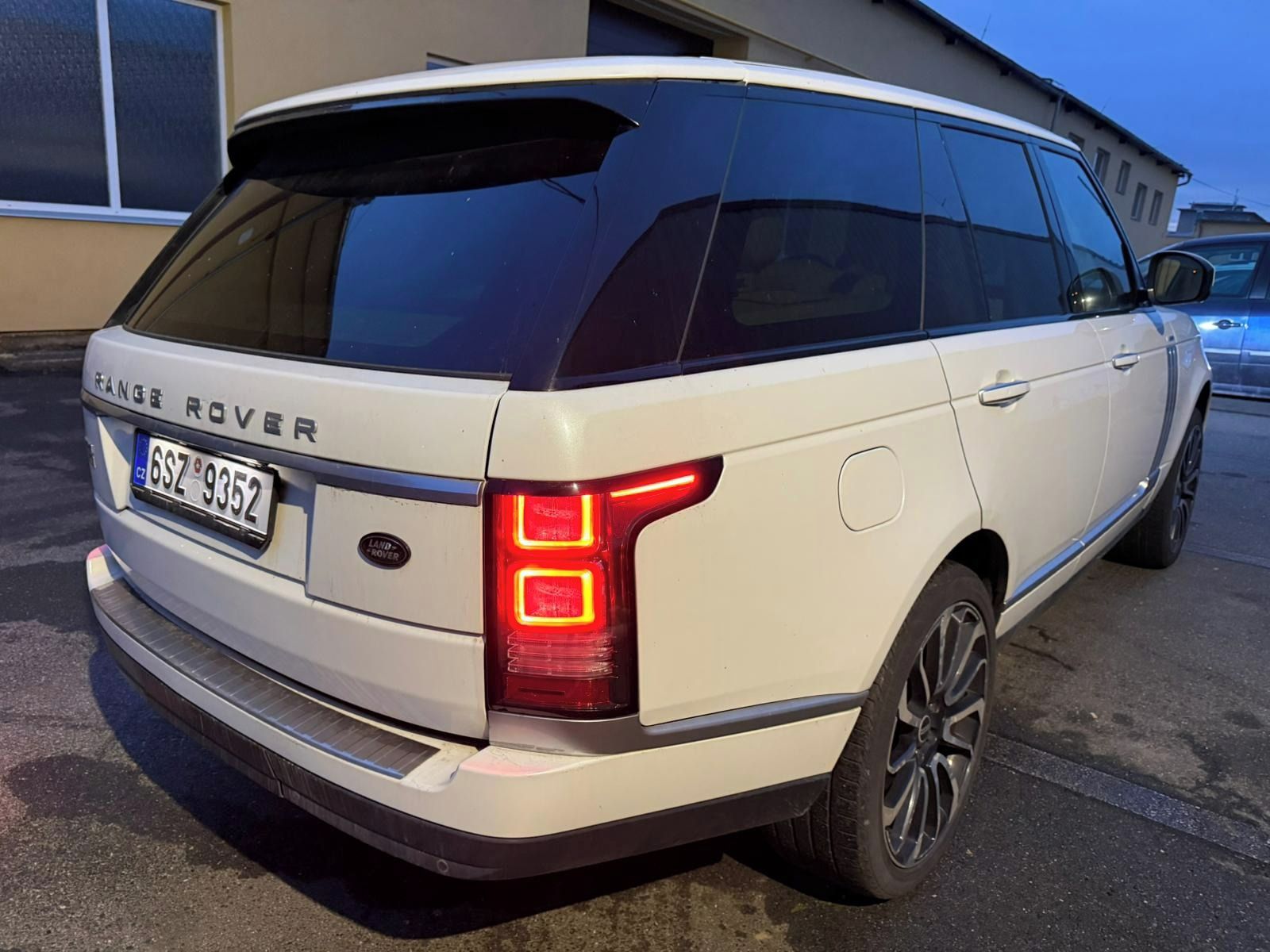 Land Rover Range Rover, 4,4 SDV8 Vogue, nové turba - fotka 3