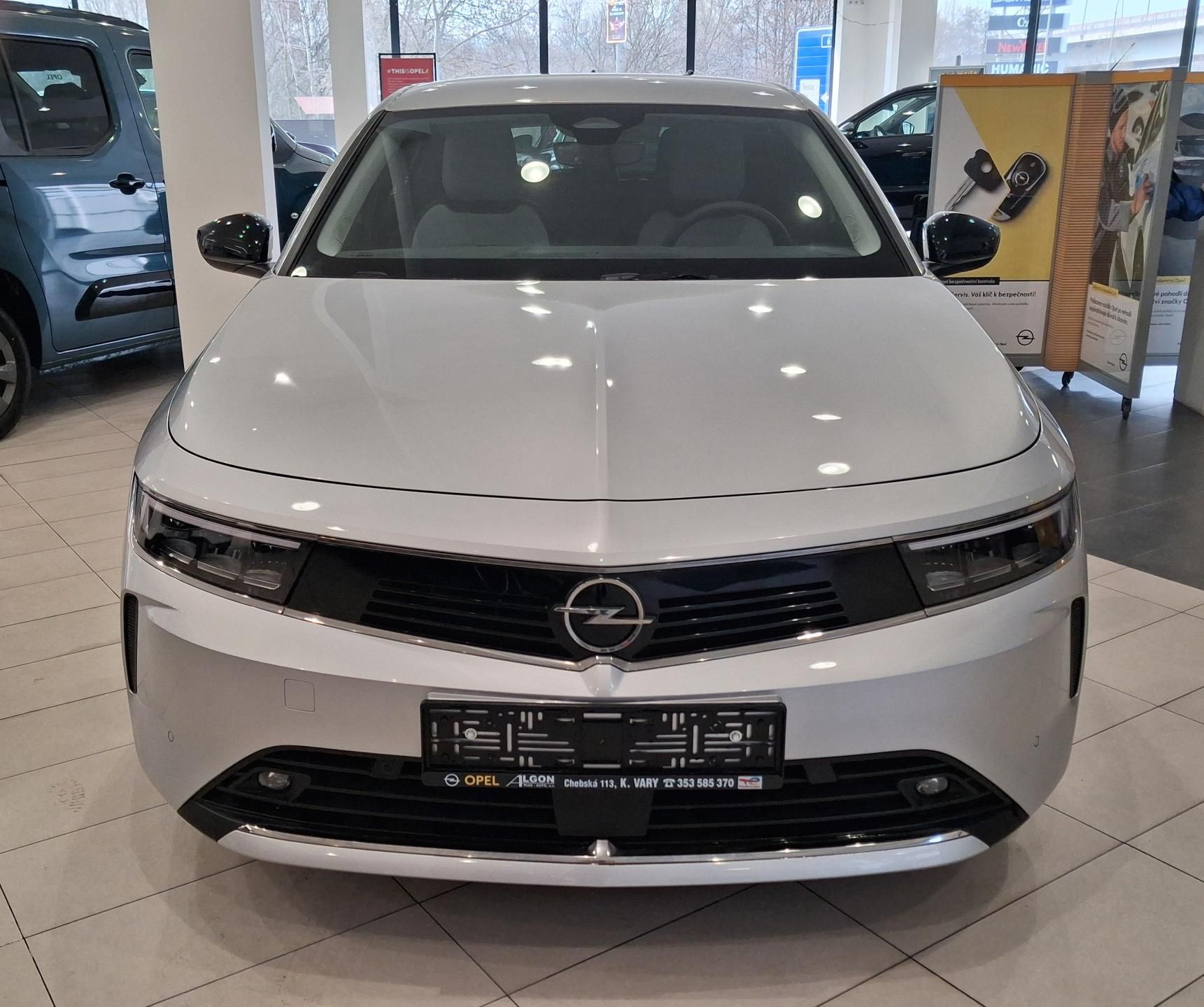 Opel Astra, 1.2 TURBO Elegance - fotka 2