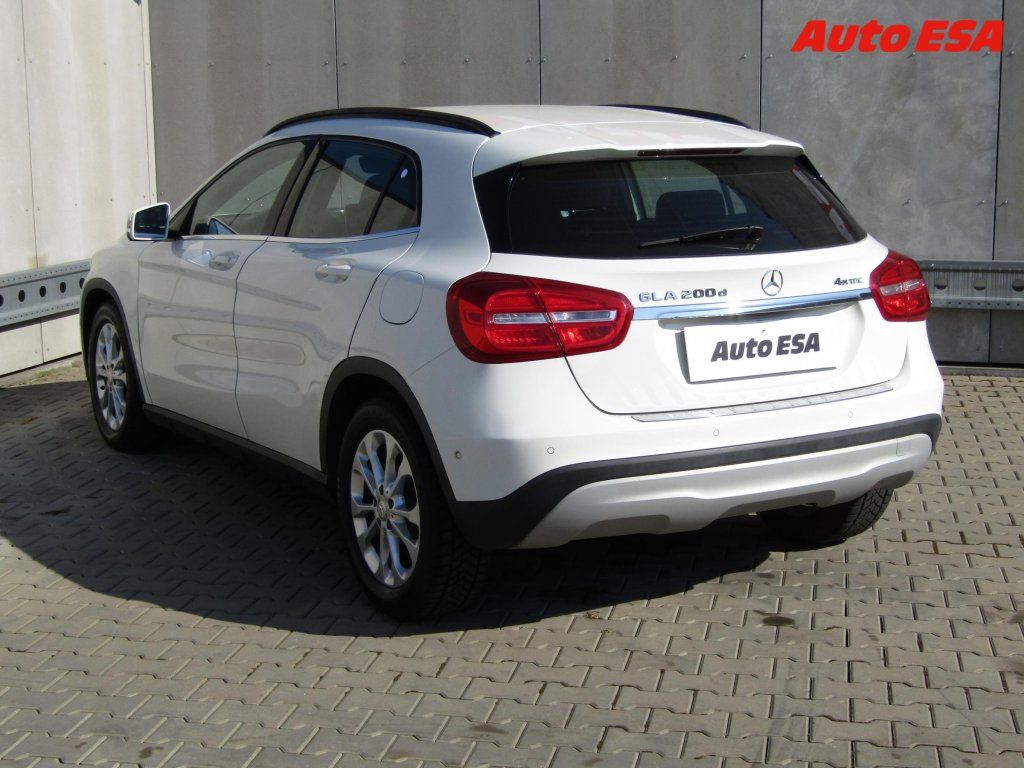 Mercedes-Benz GLA, 2.2CDi 200 D 4MATIC,ČR,AT - fotka 6