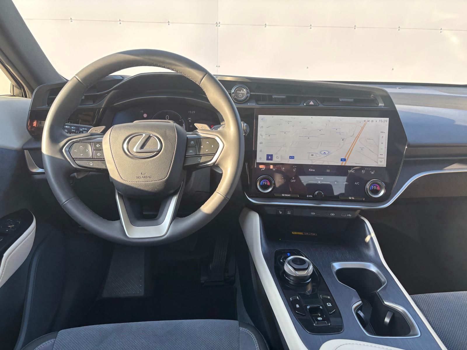 Lexus RZ 450e, Luxury Plus Panoramic 4x4 - fotka 5