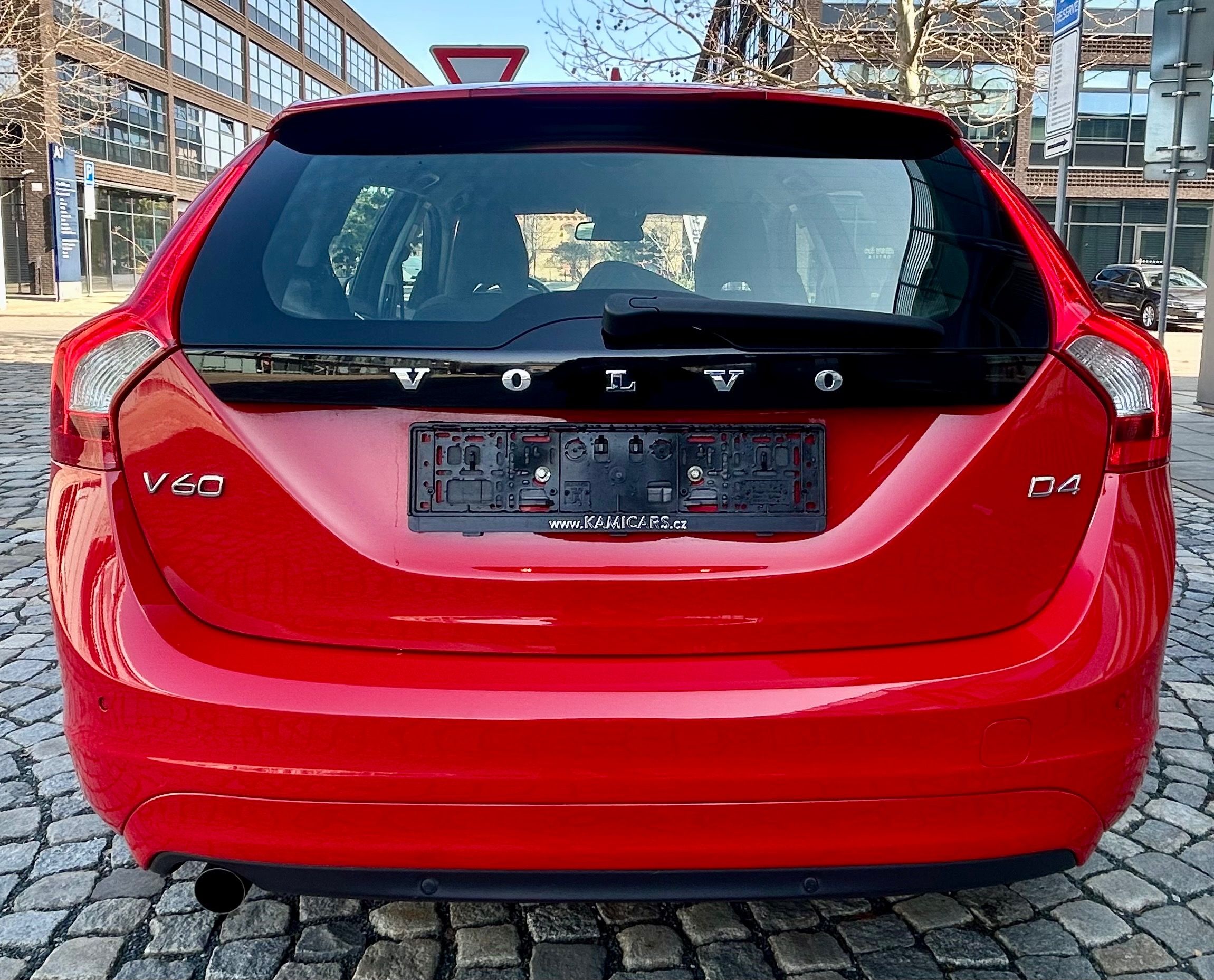 Volvo V60, 2.0D4 120KW 5VÁLEC- XENON-NAVI - fotka 6