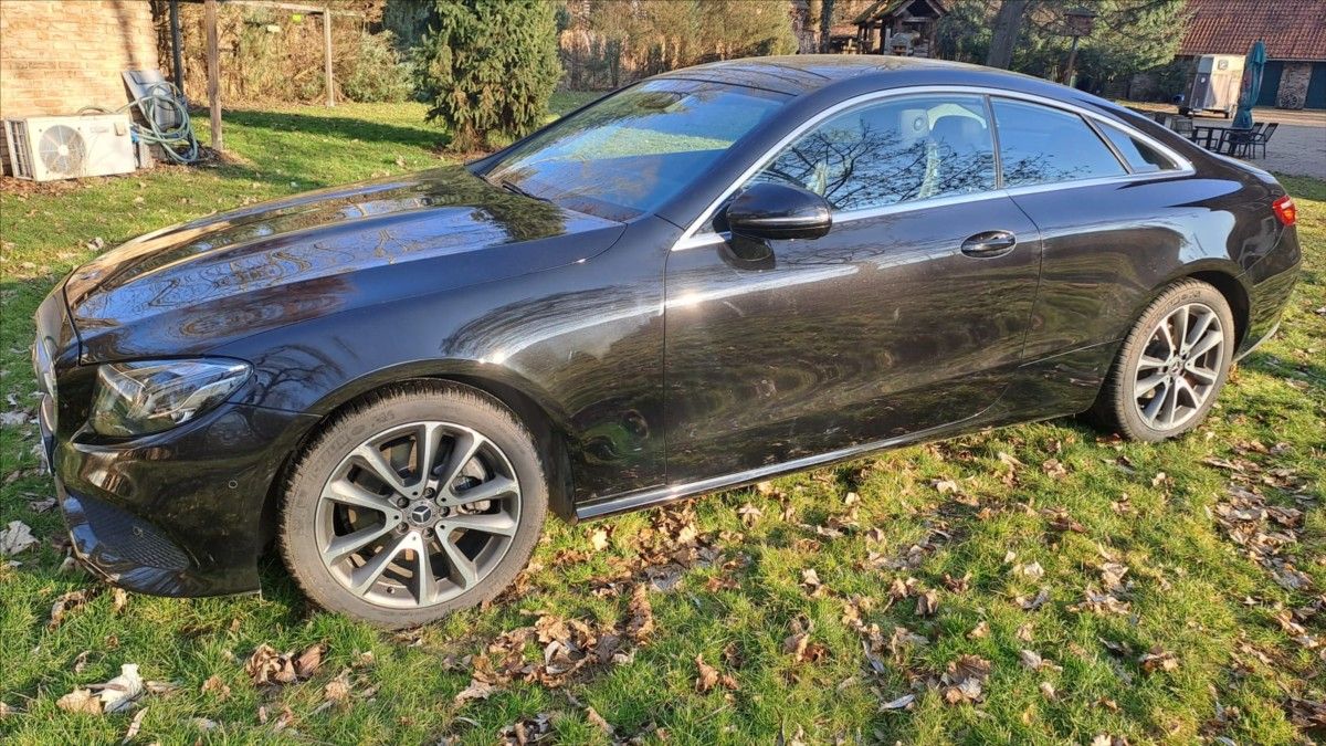 Mercedes-Benz Třídy E, 220 D 143kW,2x pneu,ČR