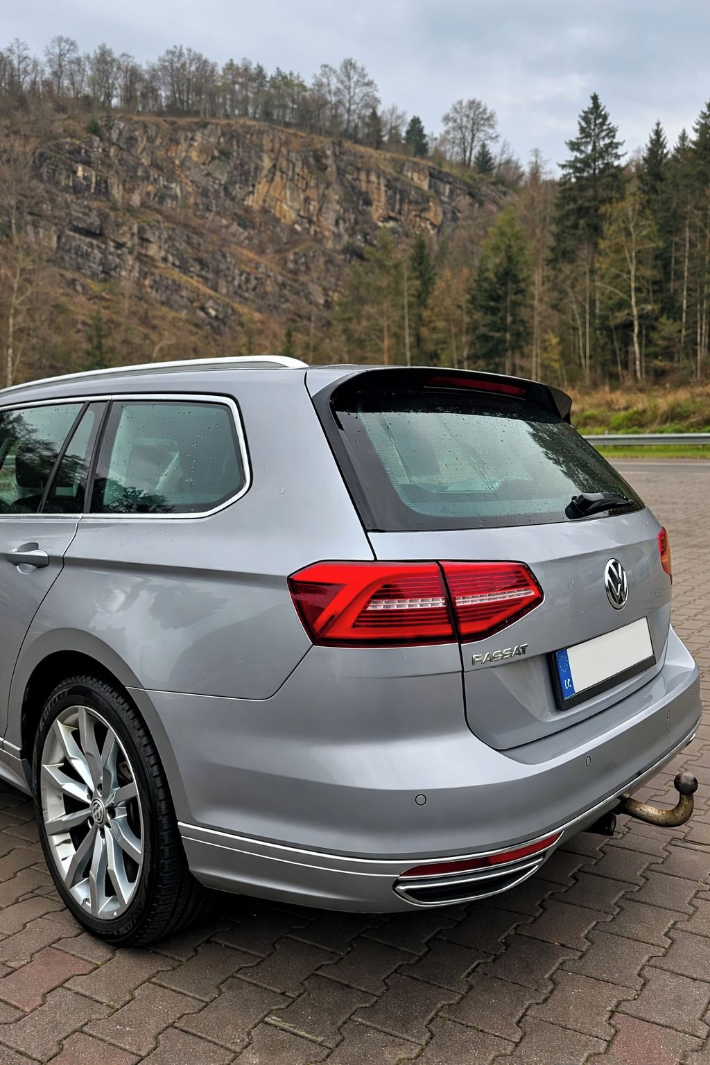 Volkswagen Passat Variant, R-Line paket, Navi, Tažné, ACC - fotka 5