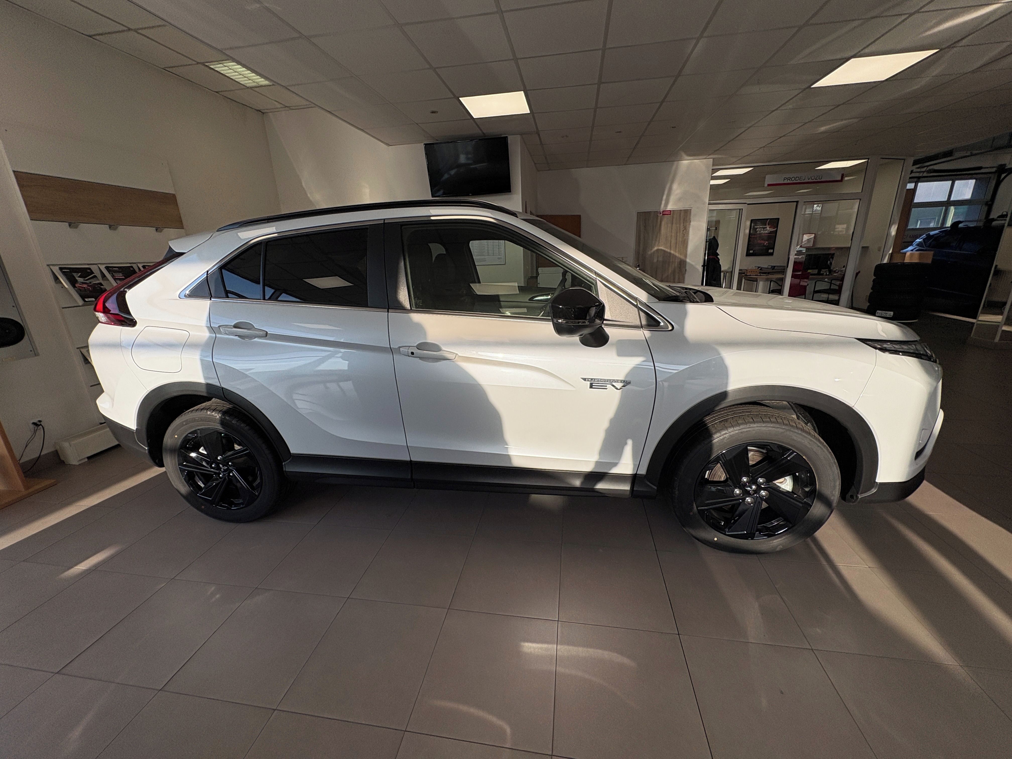 Mitsubishi Eclipse Cross, BLACK EDITION PHEV 2,4INTENSE+ - fotka 4