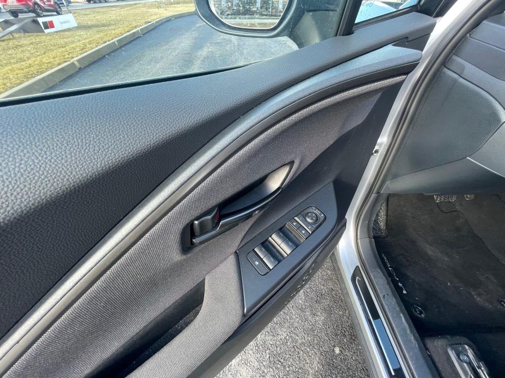 Toyota C-HR, 2.0 Plug-In Hybrid Style - fotka 5