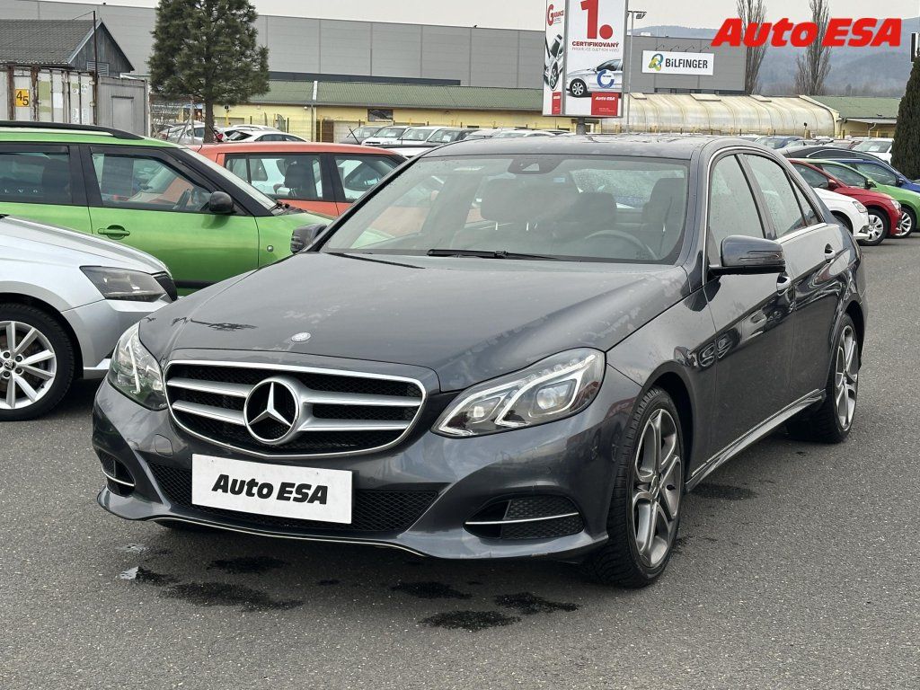 Mercedes-Benz Třídy E, 2.2CDi,AT,navi,LED - fotka 3