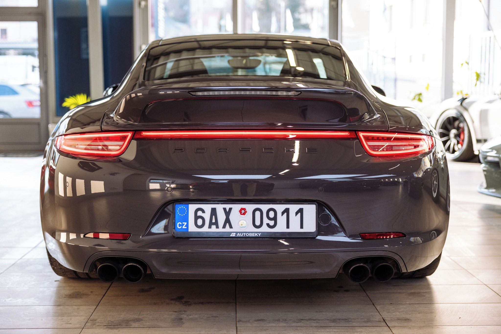 Porsche 911, Carrera 4S / 50 Jahre edition - fotka 5