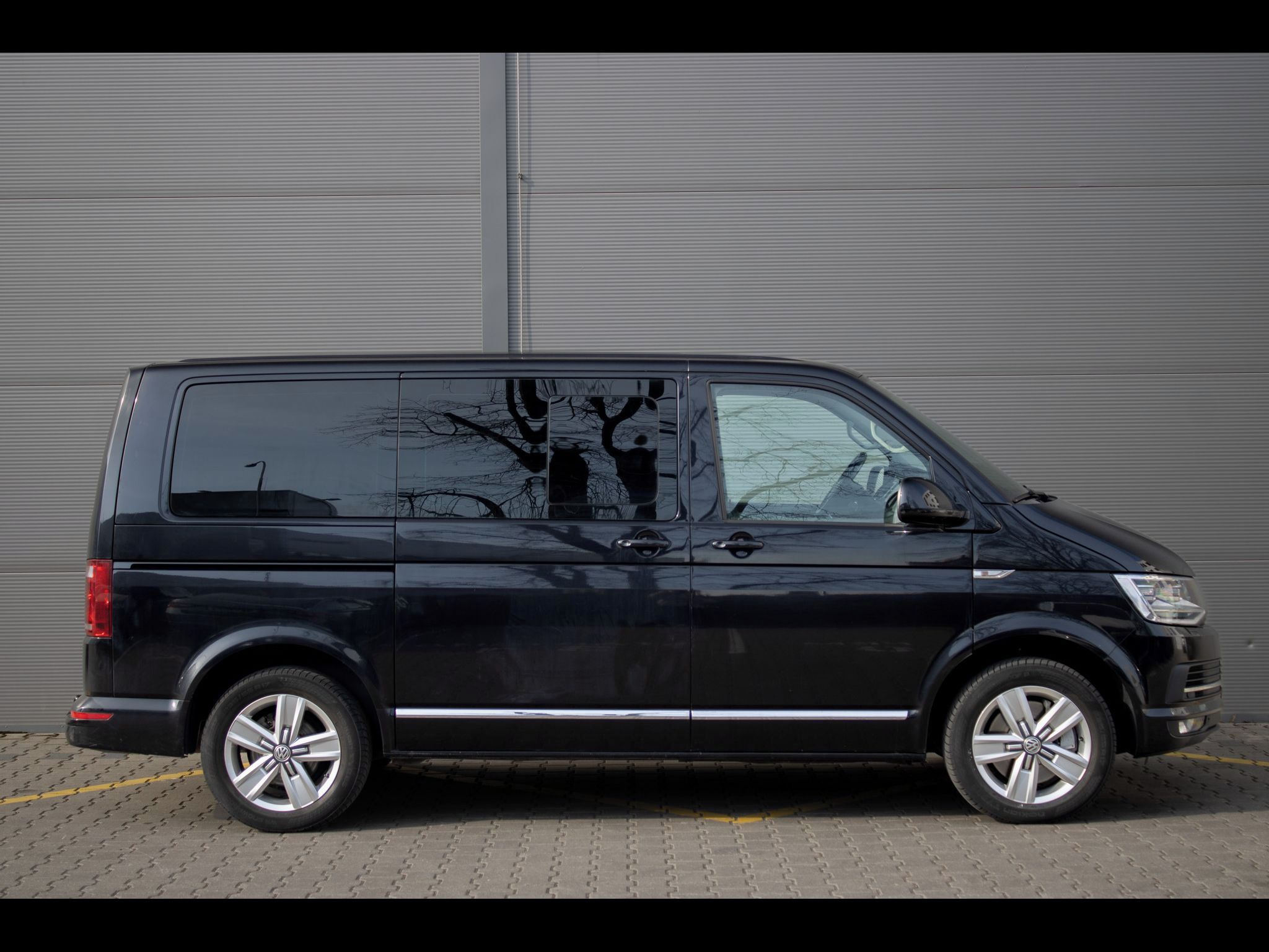 Volkswagen Multivan, Highline - fotka 4
