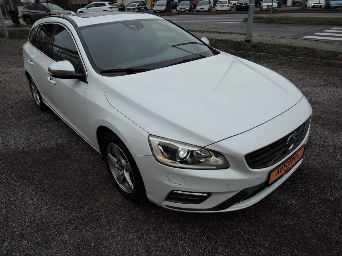 Volvo V60, 2,0 D4 R-design - fotka 2