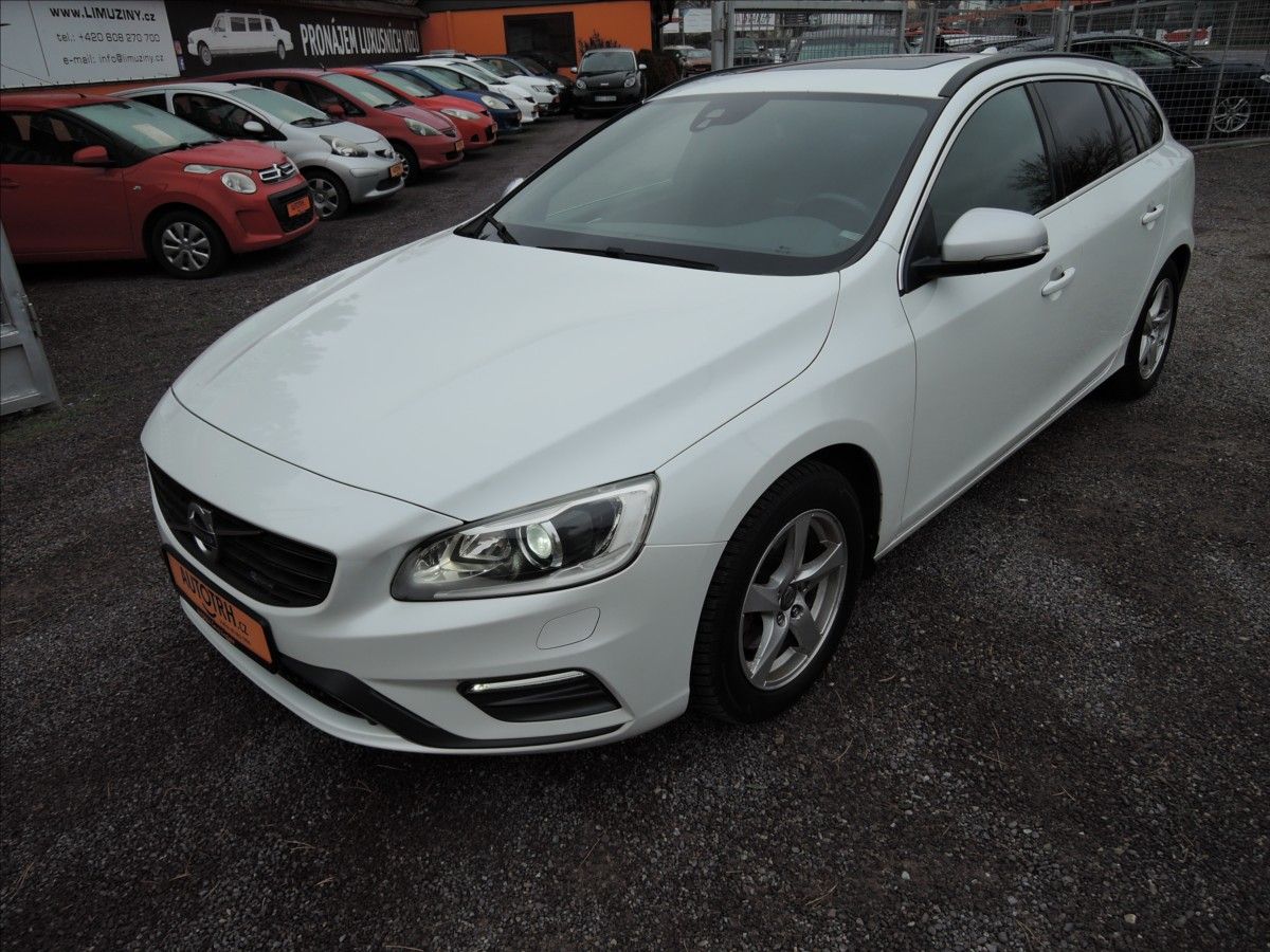 Volvo V60, 2,0 D4 R-design - fotka 3