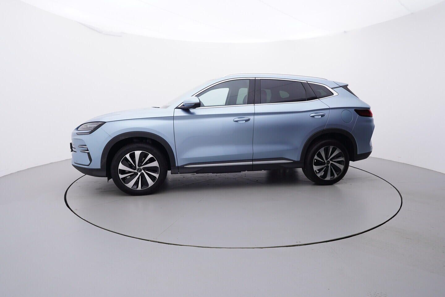 BYD Seal U, Design plg-in hybrid 238 kW - fotka 2