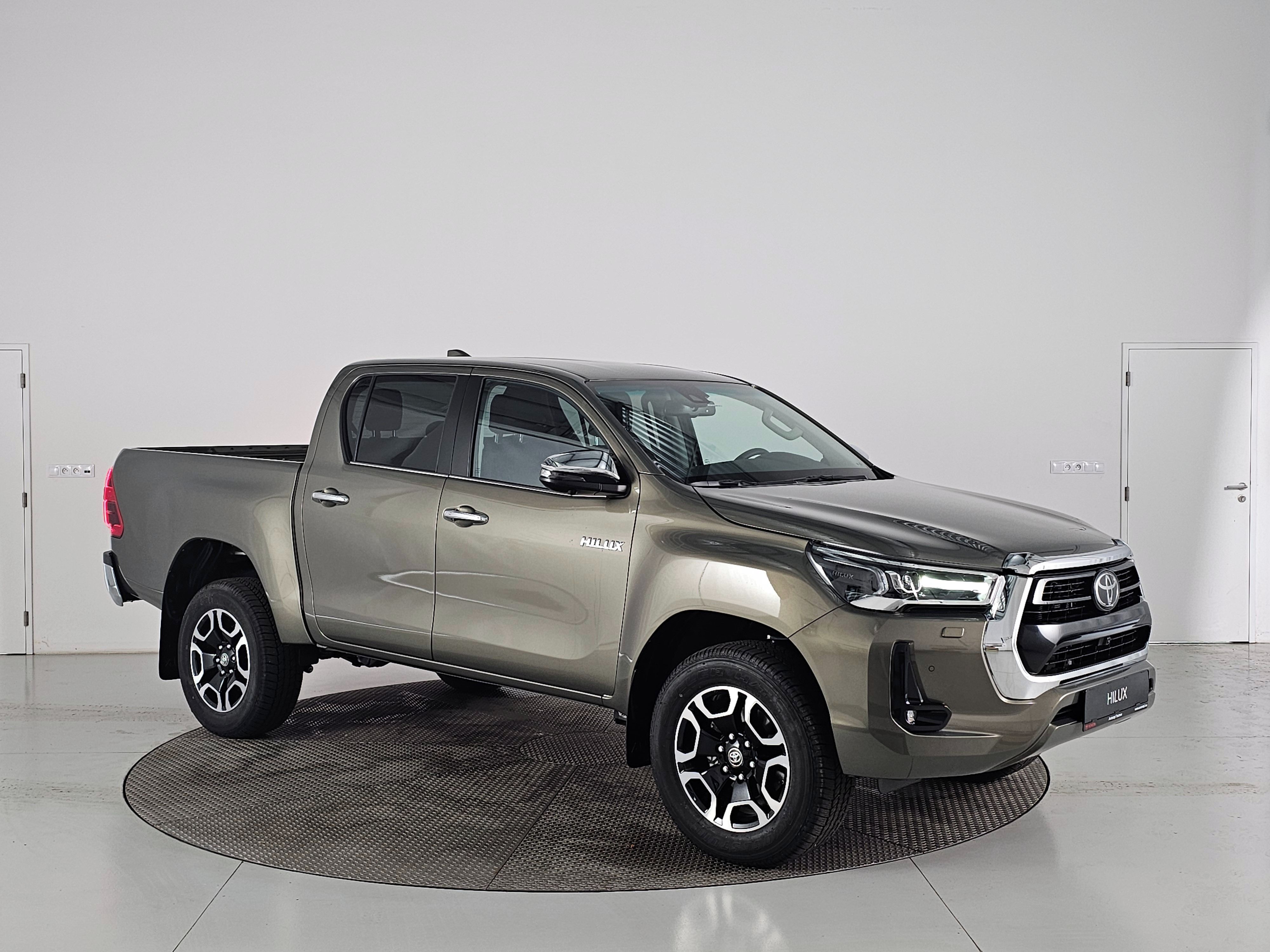 Toyota Hilux, DoubleCab 2.8D 6AT Executive - fotka 2