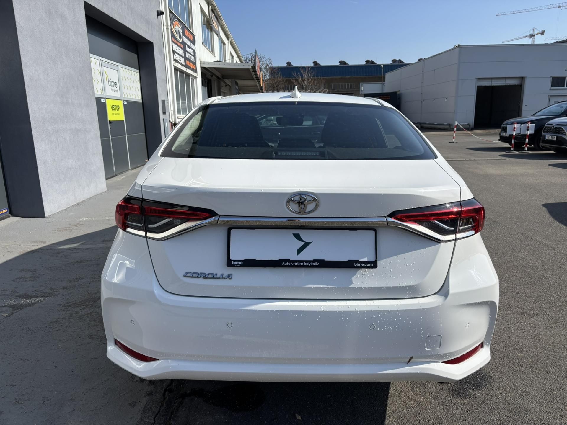 Toyota Corolla, Sedan Comfort 1.5 (92 kW) AUT - fotka 4