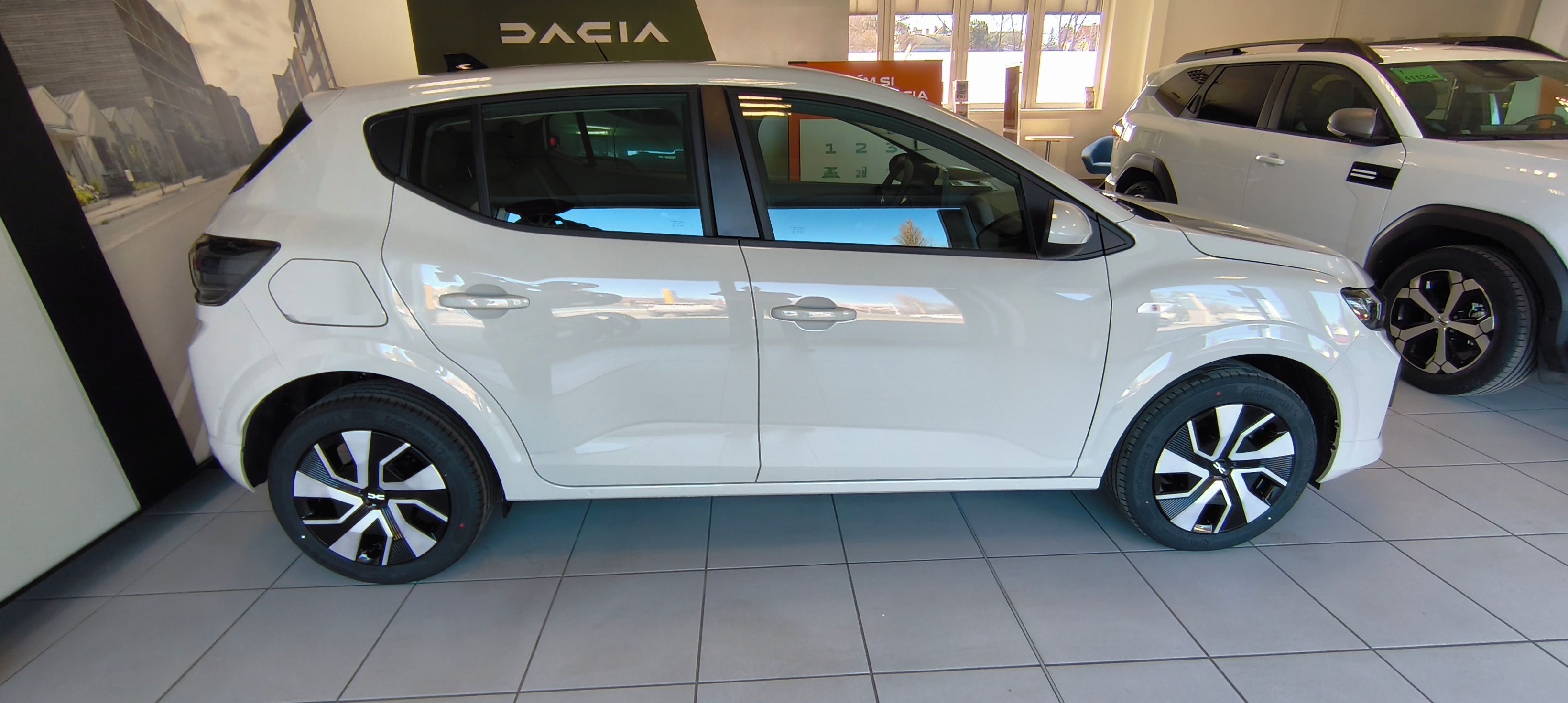 Dacia Sandero, TCe 100 - pobočka FŔYDEK - MÍS - fotka 3