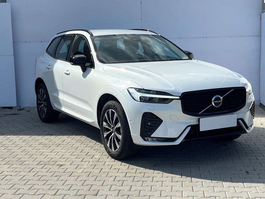 Volvo XC60, PLUS DARK B5 AWD 184kW - fotka 3