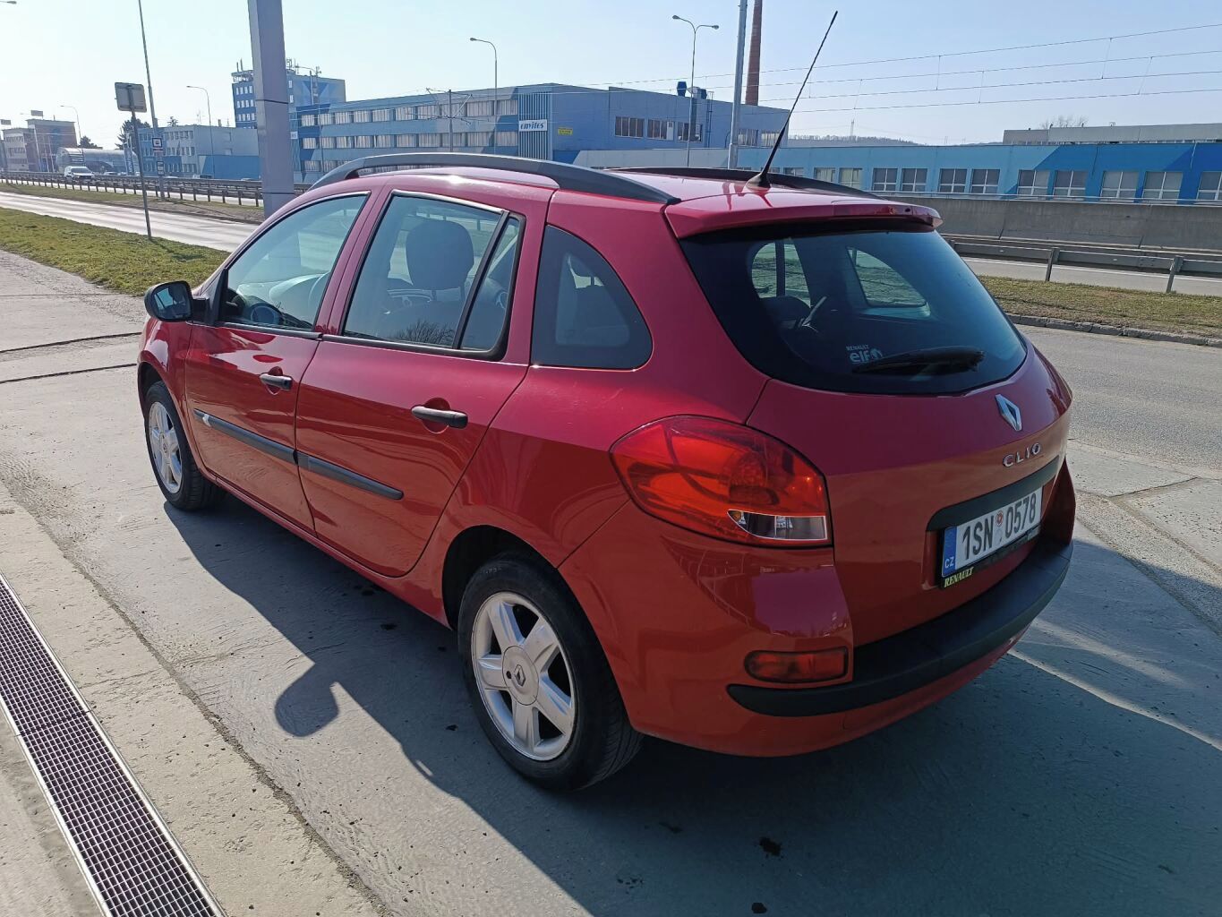 Renault Clio, kombi 1.2i 55 kw / ČR / 2. maj - fotka 6