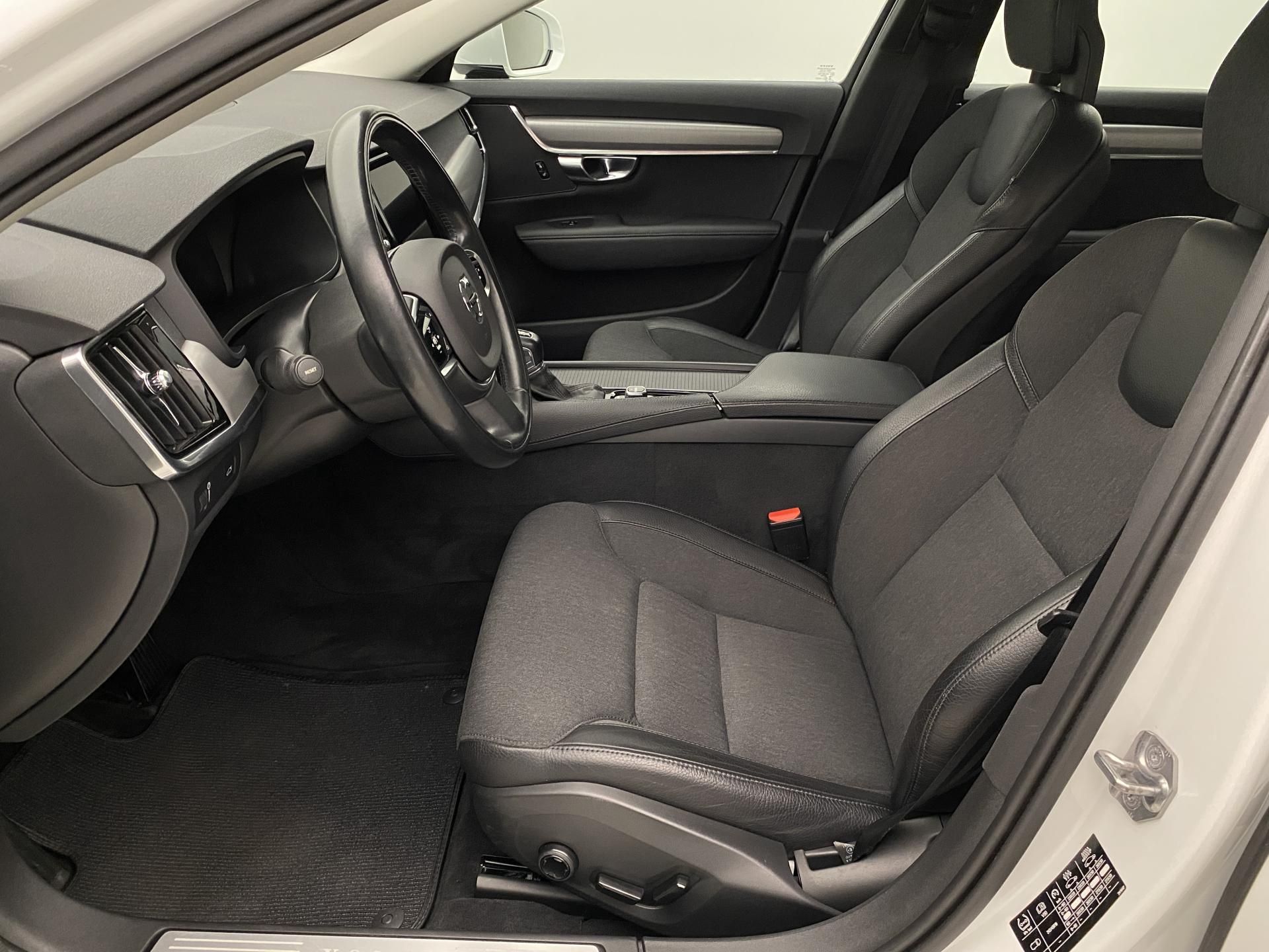 Volvo V90, T5 MOMENTUM AUT CZ - fotka 3