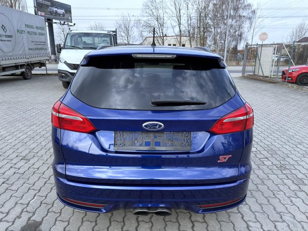 Ford Focus, 2.0 ST 184 kW navi. xenony - fotka 4