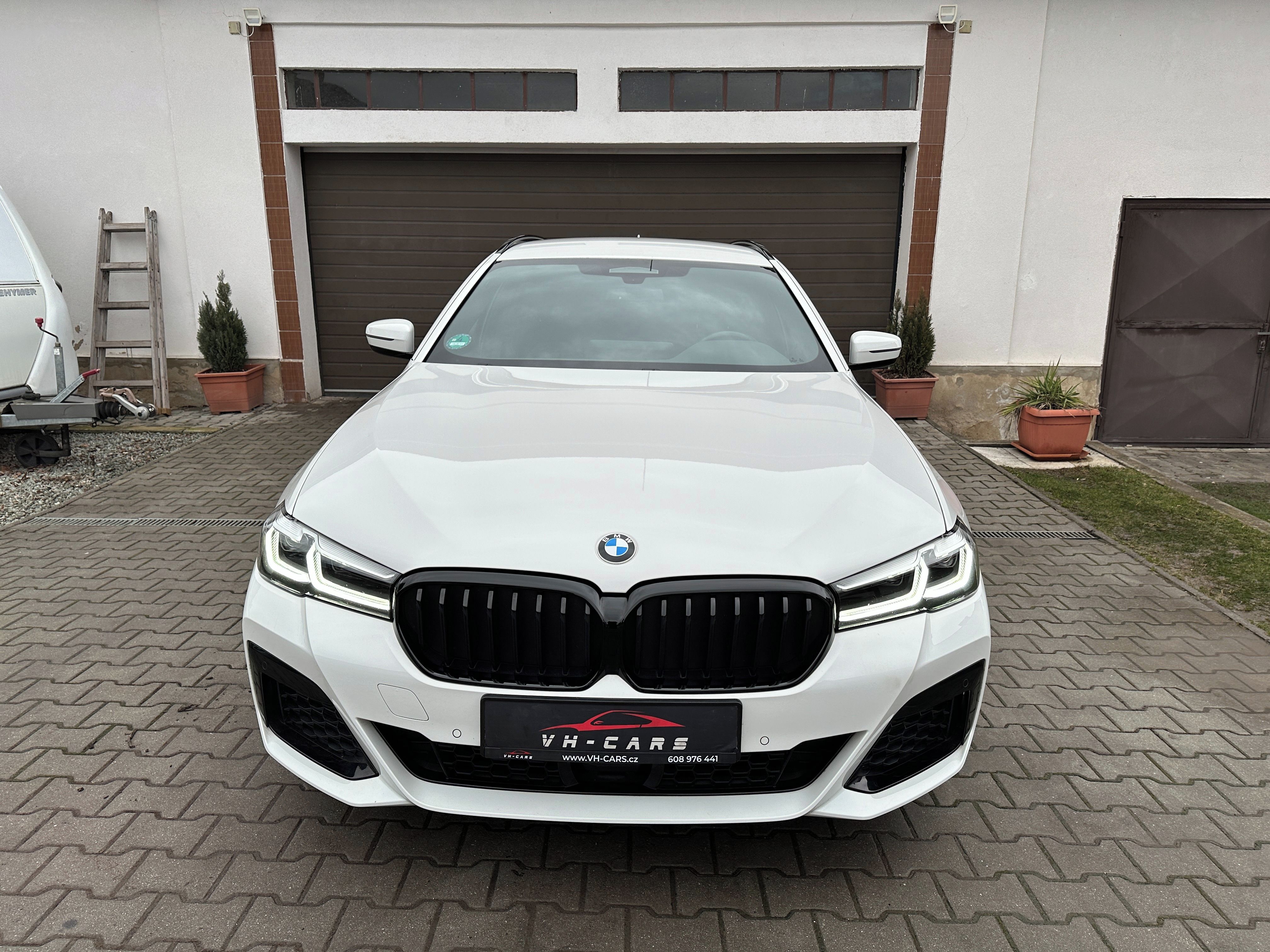 BMW Řada 5, 530d X-DRIVE M-PAKET - fotka 2