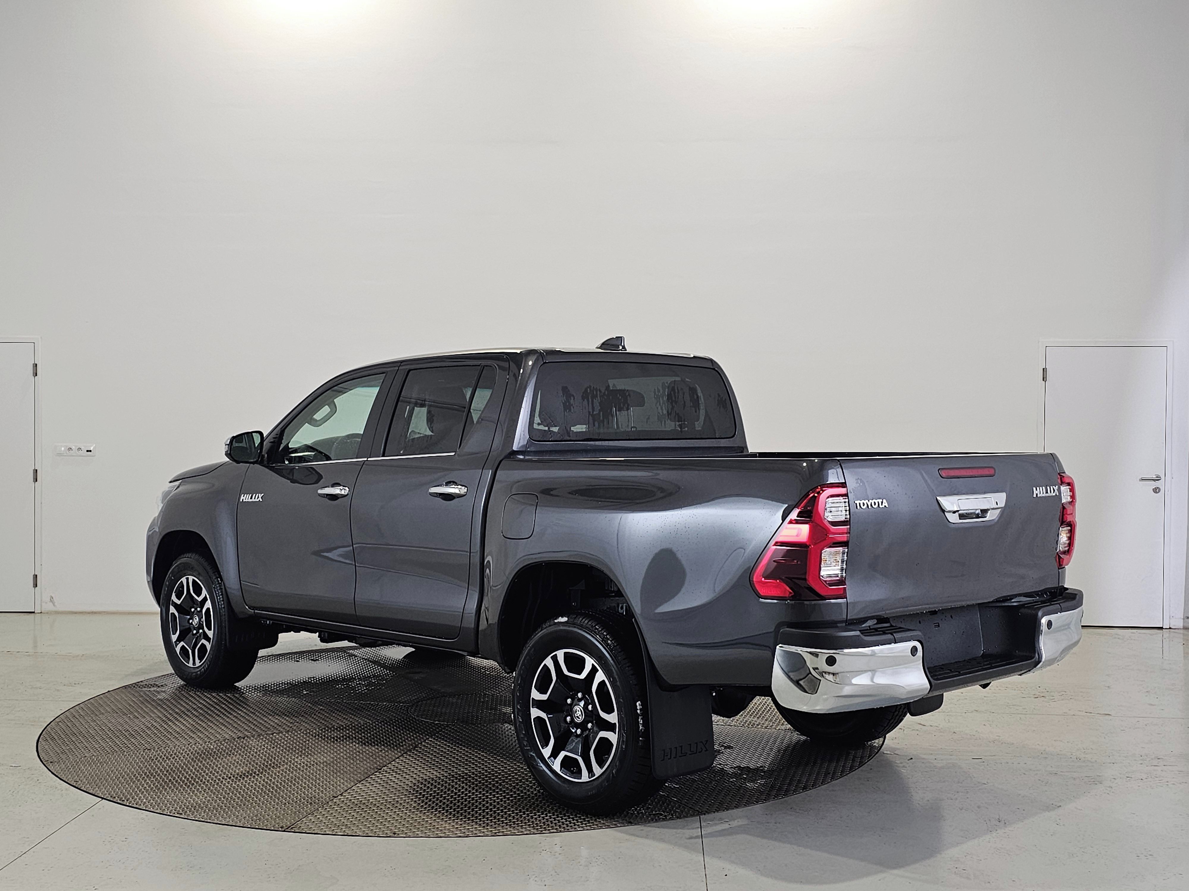 Toyota Hilux, DoubleCab 2.8D 6AT Executive - fotka 6