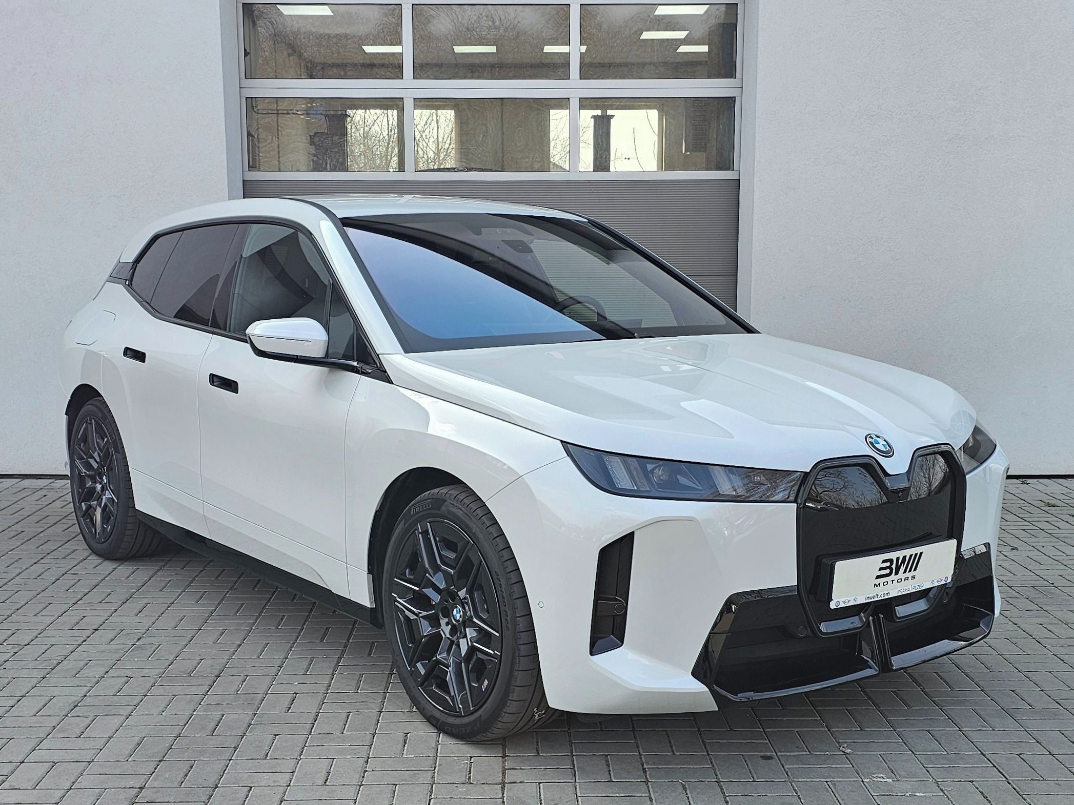 BMW iX, xDrive45, SoH 100% M Paket Pro - fotka 3