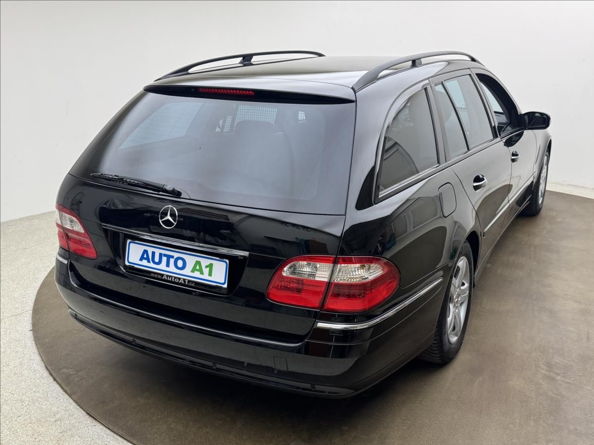 Mercedes-Benz Třídy E, 3,0 280 V6 AT AVANTGARDE H/K - fotka 4