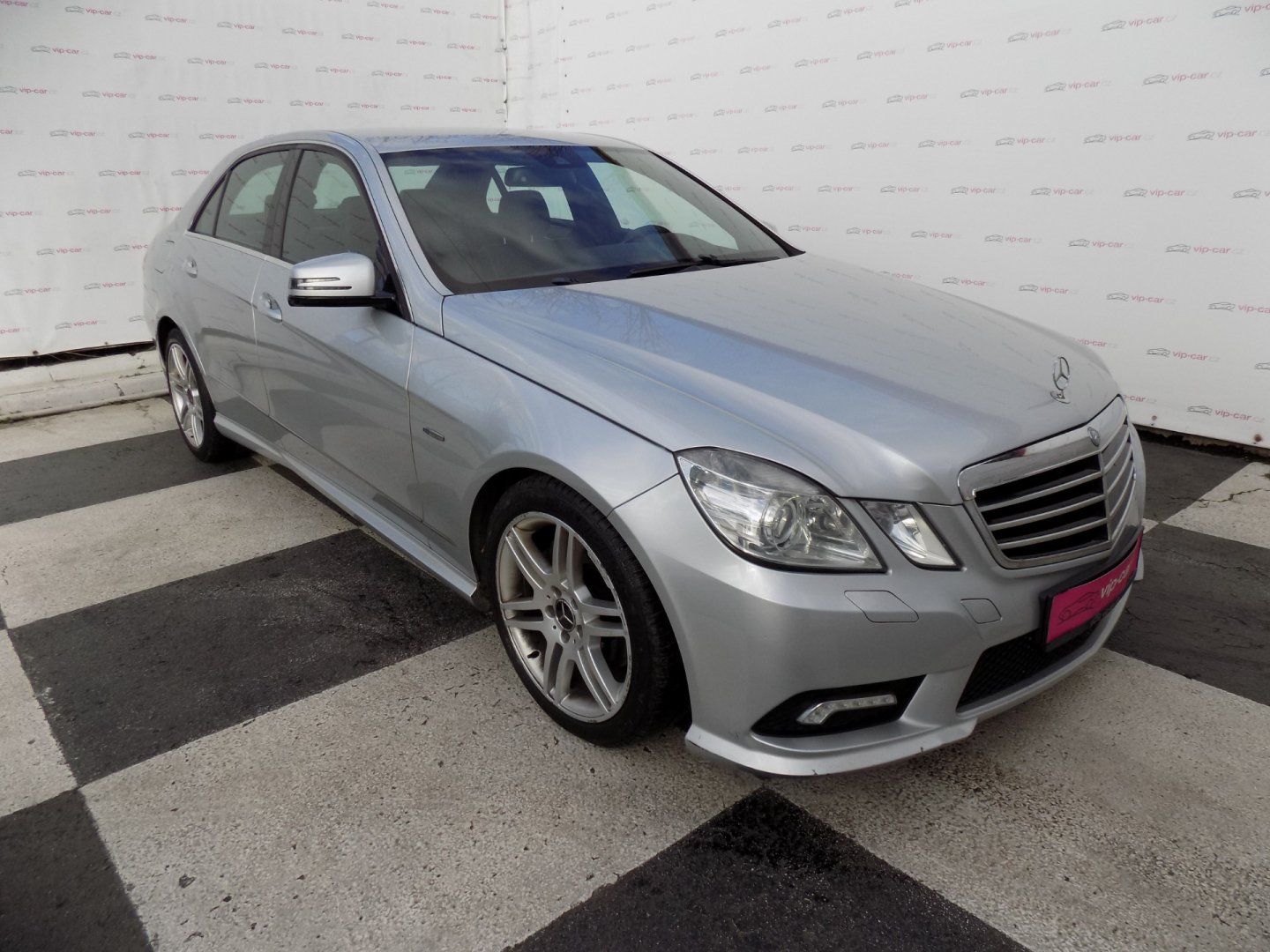 Mercedes-Benz Třídy E, 220d/AMG-Line/AT/LED/bi-xenon/ - fotka 5