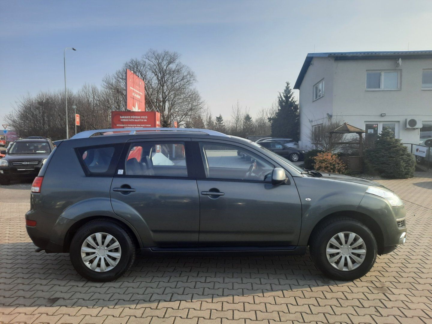 Citroën C-Crosser, 2,2 HDi 115kW 7-MÍST*KLIMA* - fotka 4
