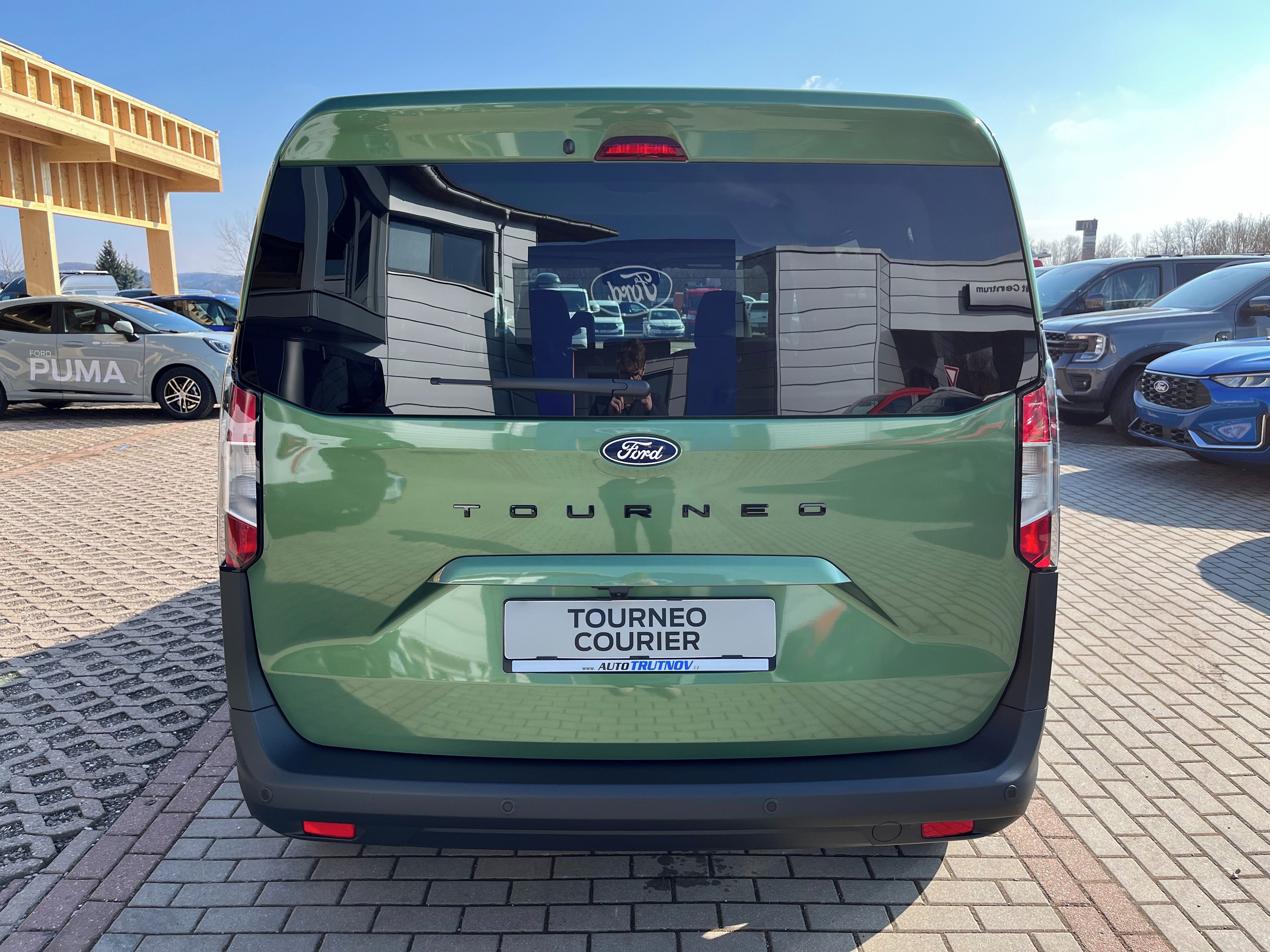 Ford Tourneo Courier, 1.0 EcoBoost 92 kW Titanium - fotka 4
