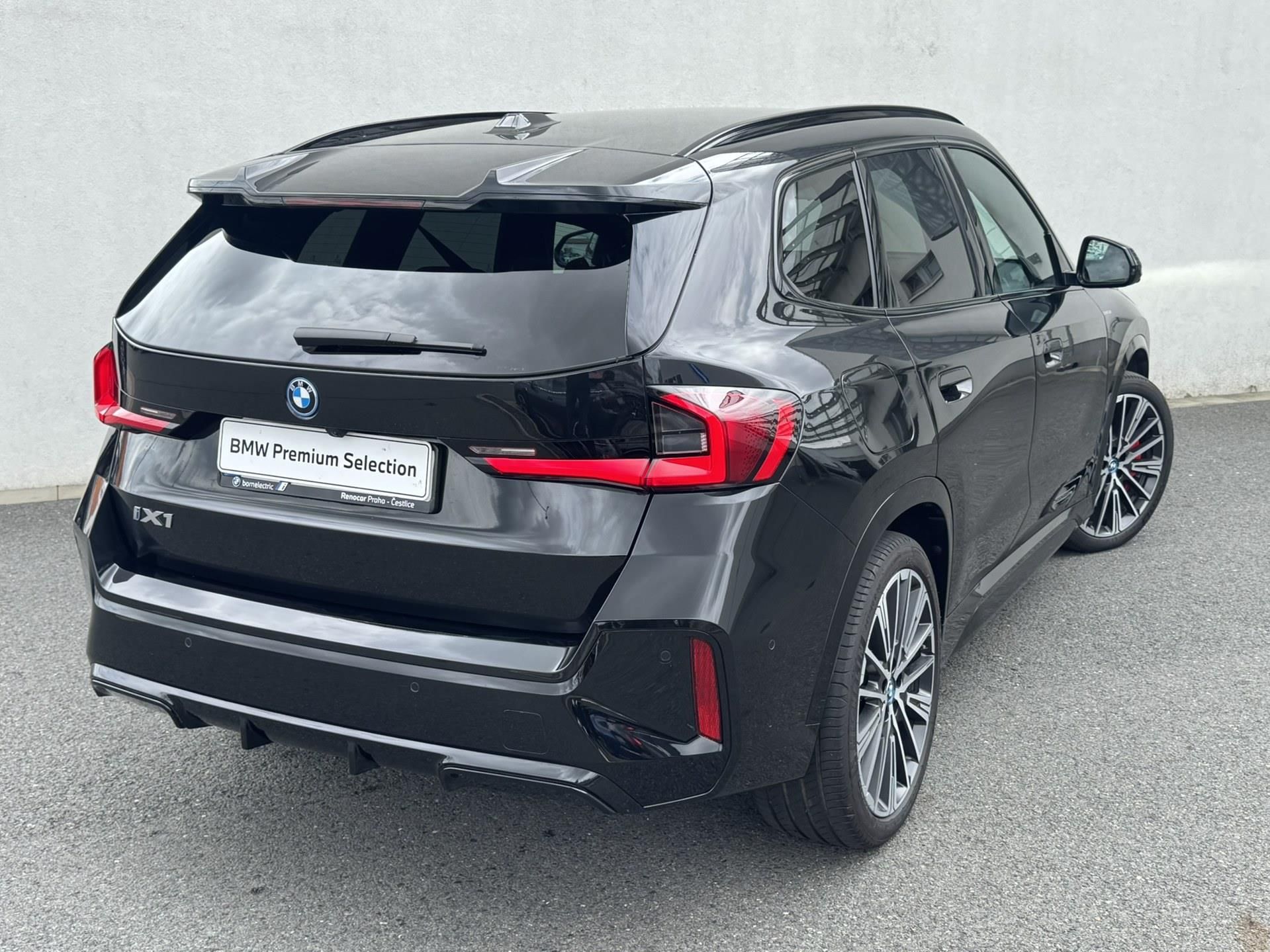 BMW iX1, iX1 xDrive30 - fotka 3