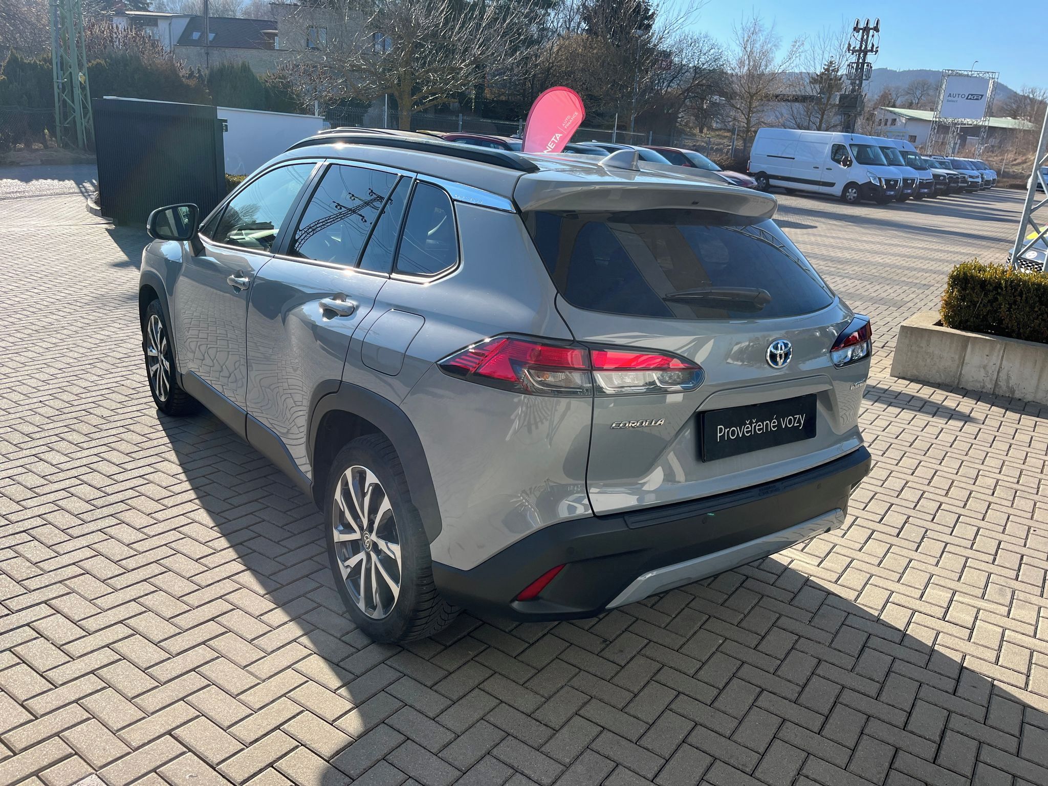 Toyota Corolla Cross, 2.0 Hybrid eCVT 4x4 Style Tech - fotka 4