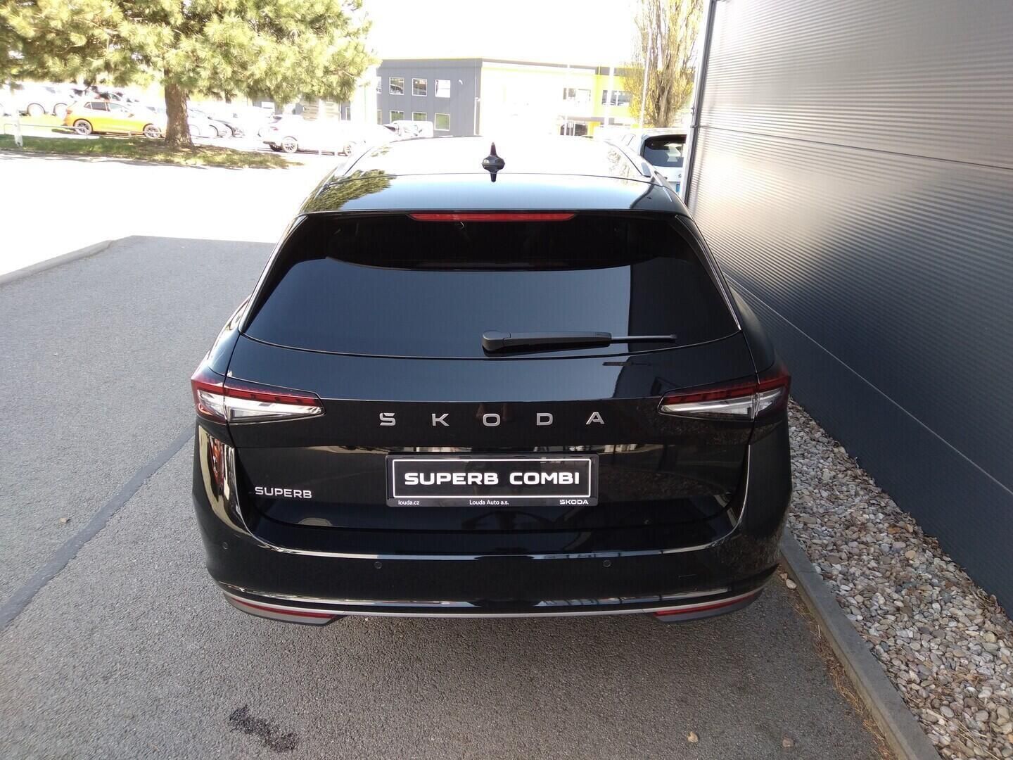 Škoda Superb, Combi L&K  2,0 TDI 4x4 142 kW - fotka 3