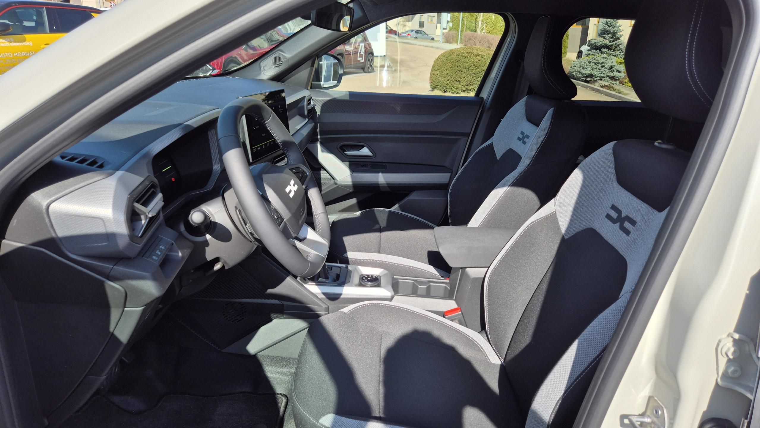 Dacia Duster, Journey hybrid-G 150 4x4 - fotka 6