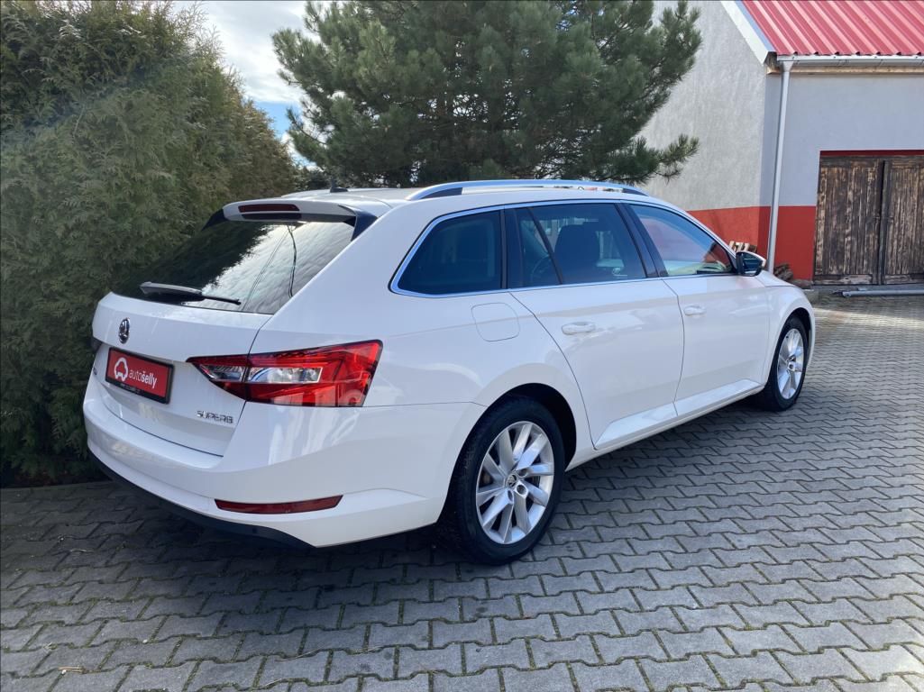 Škoda Superb, 2,0 TDi  Executive / DSG / NAV - fotka 6