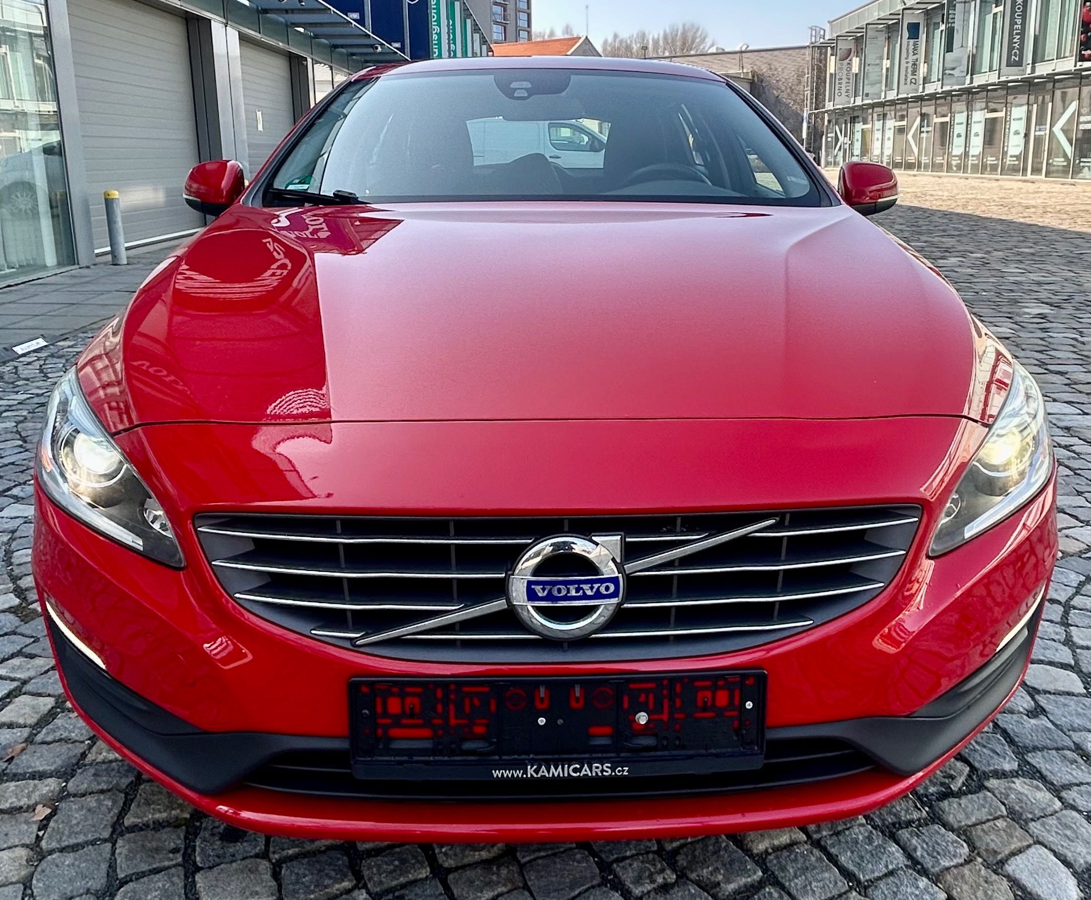Volvo V60, 2.0D4 120KW 5VÁLEC- XENON-NAVI - fotka 2