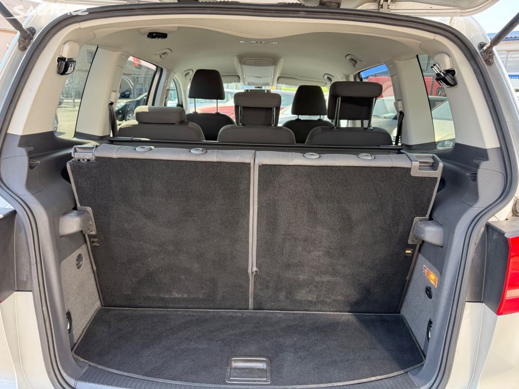 Volkswagen Touran, 1.4 tsi, 7 míst - fotka 3