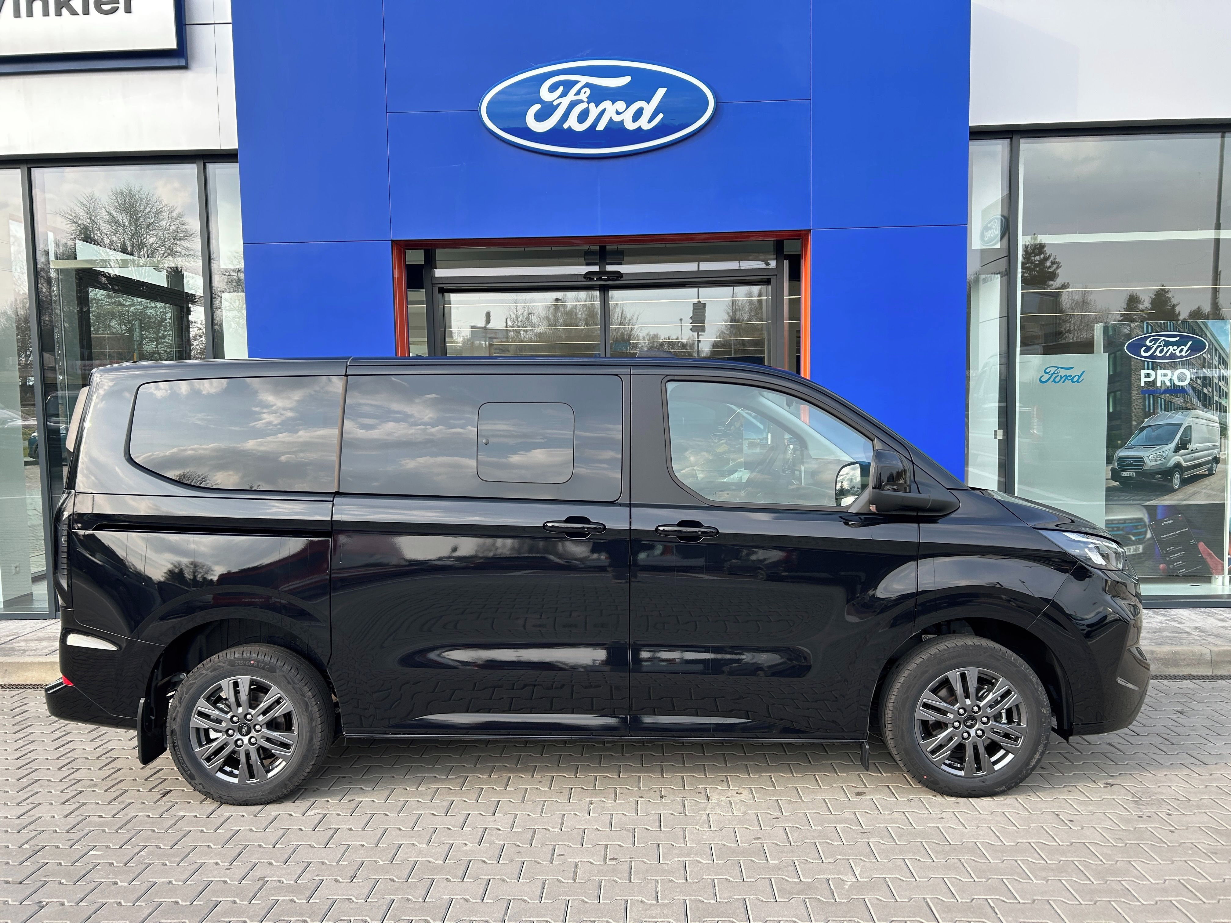 Ford Tourneo Custom, 2.0 EcoBlue 110kW Titanium L1 - fotka 3