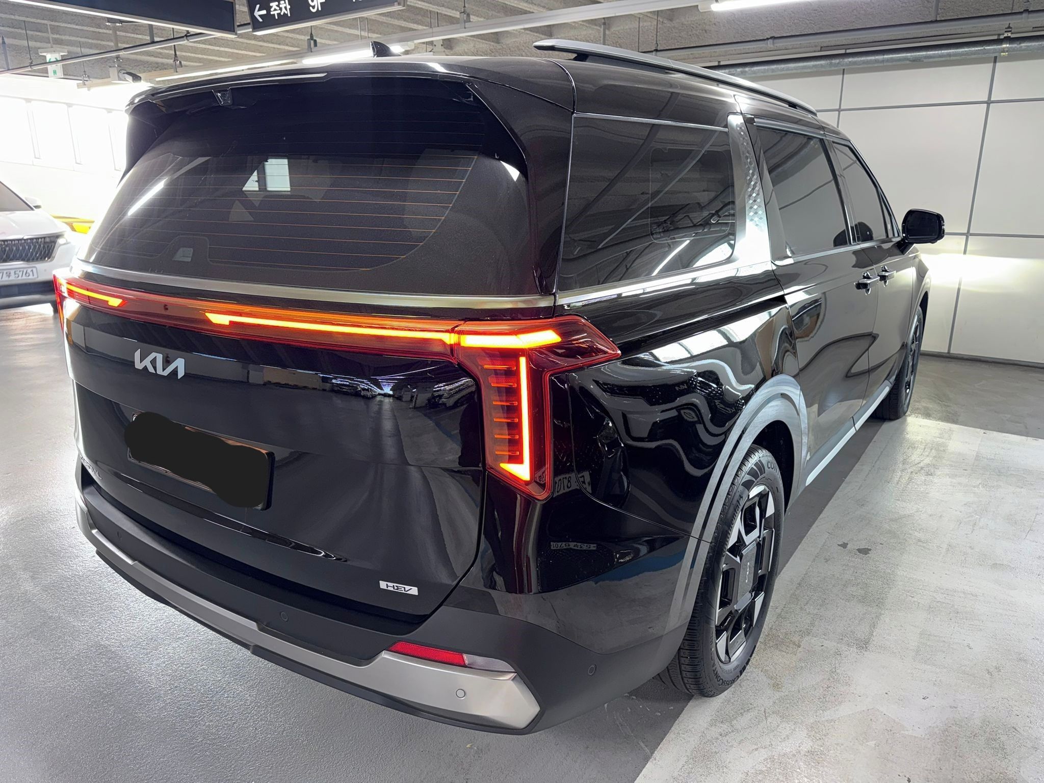 Kia Carnival, 1.6 T-GDI hybrid, 9míst - fotka 2