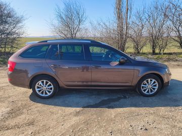 2013; 2.0 TDI; servisováno