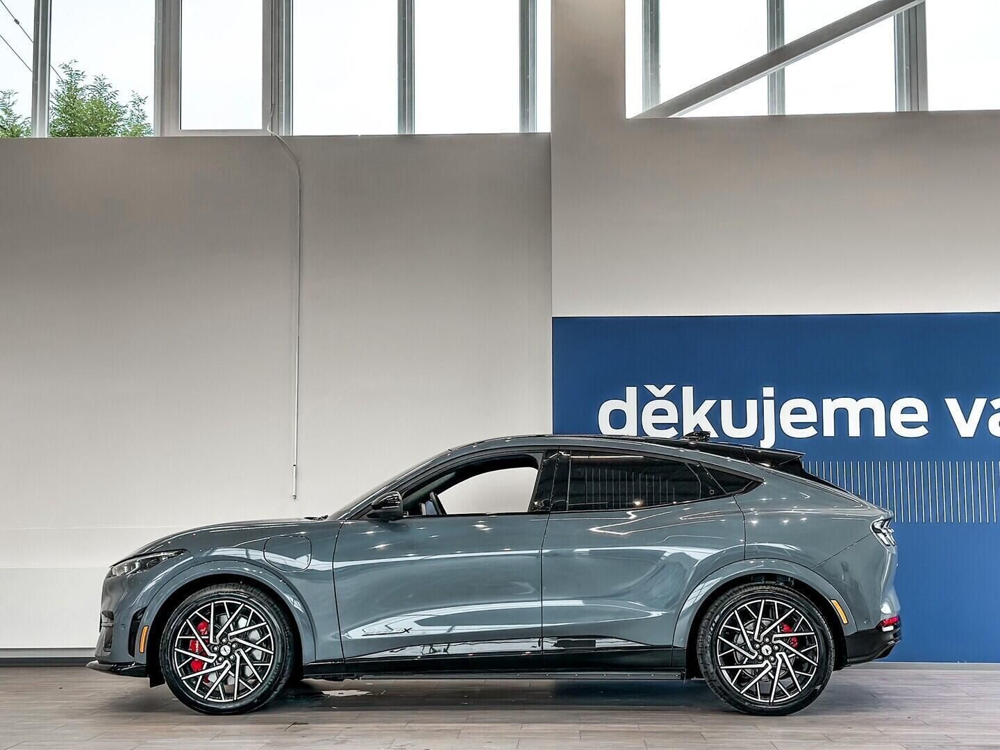 Ford Mustang, - 5D 98,7 kWh PRODLOUŽNÝ DOJZD - fotka 3