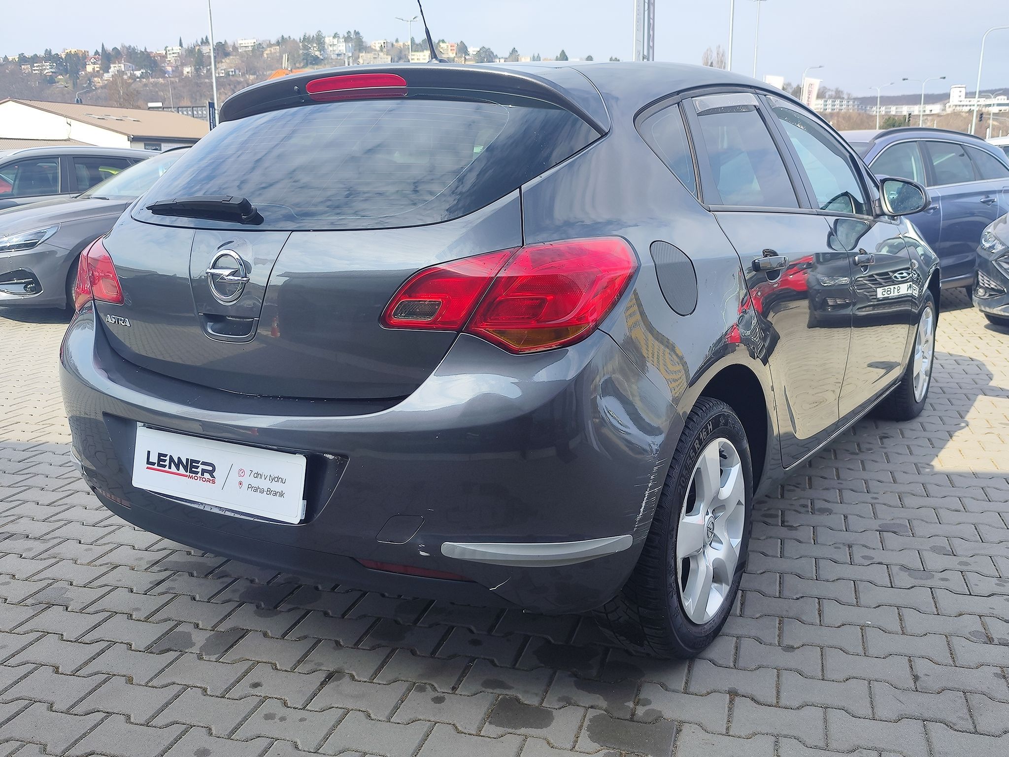 Opel Astra, 1.4i/74kW Enjoy - fotka 5