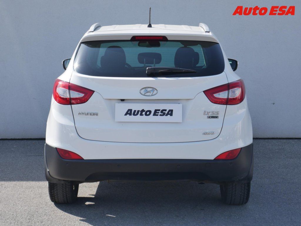 Hyundai ix35, 2.0 CRDi 4x4,autoAC - fotka 5