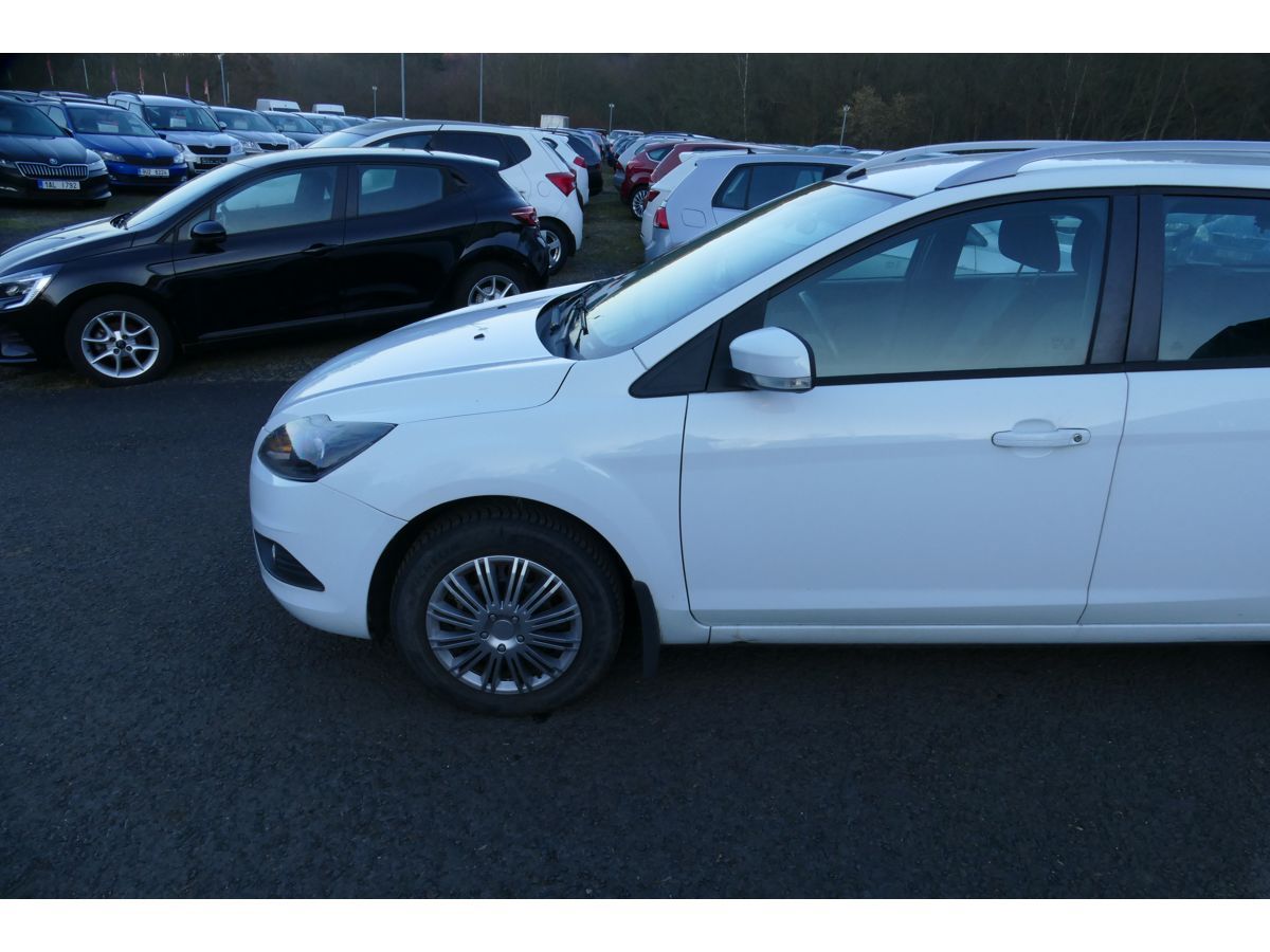 Ford Focus, 1,6 74KW KLIMA - fotka 5